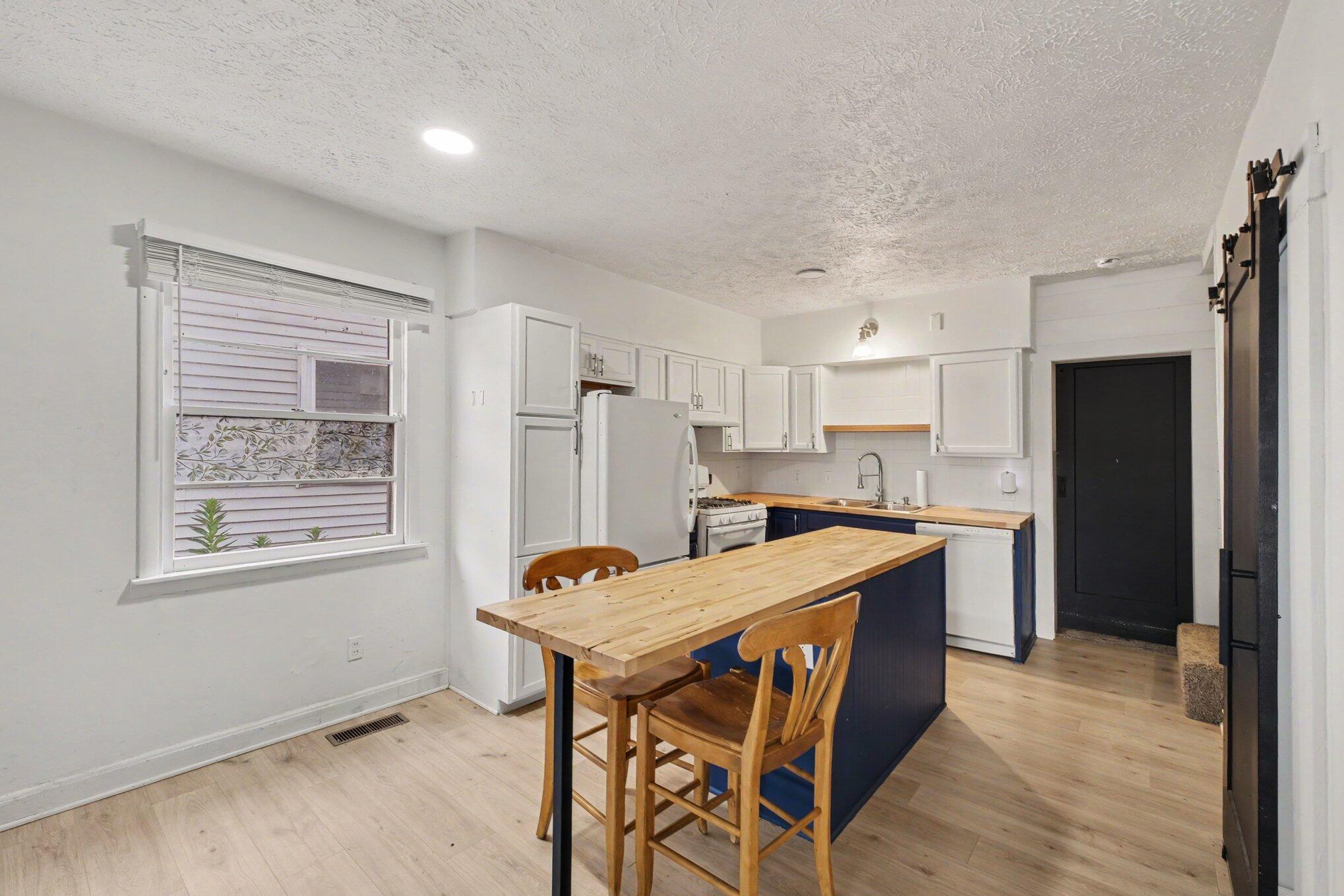 570 Valley Avenue NW Grand Rapids MI 49504