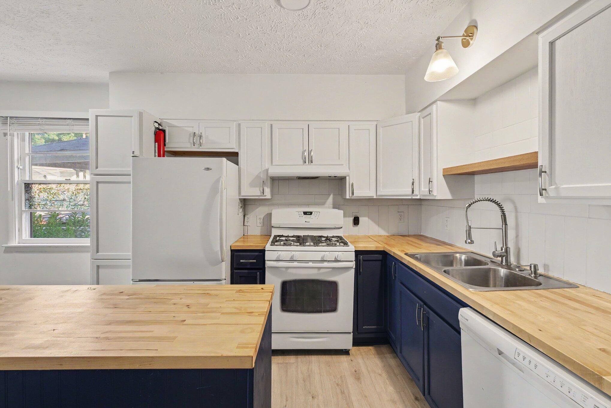 570 Valley Avenue NW Grand Rapids MI 49504