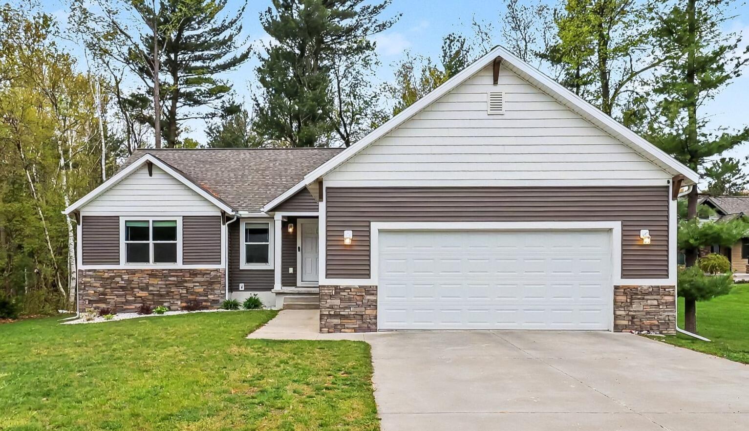 1161 N Hillside Drive Ludington MI 49431