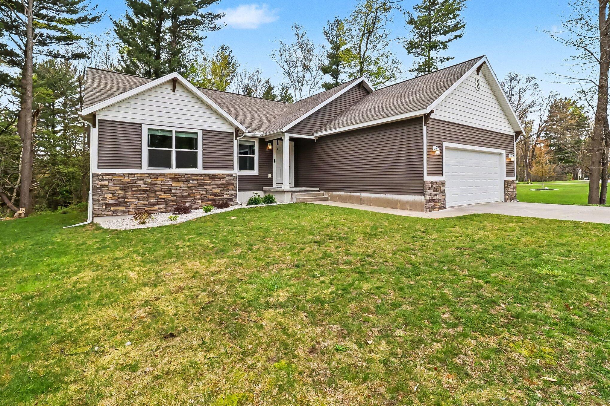 1161 N Hillside Drive Ludington MI 49431