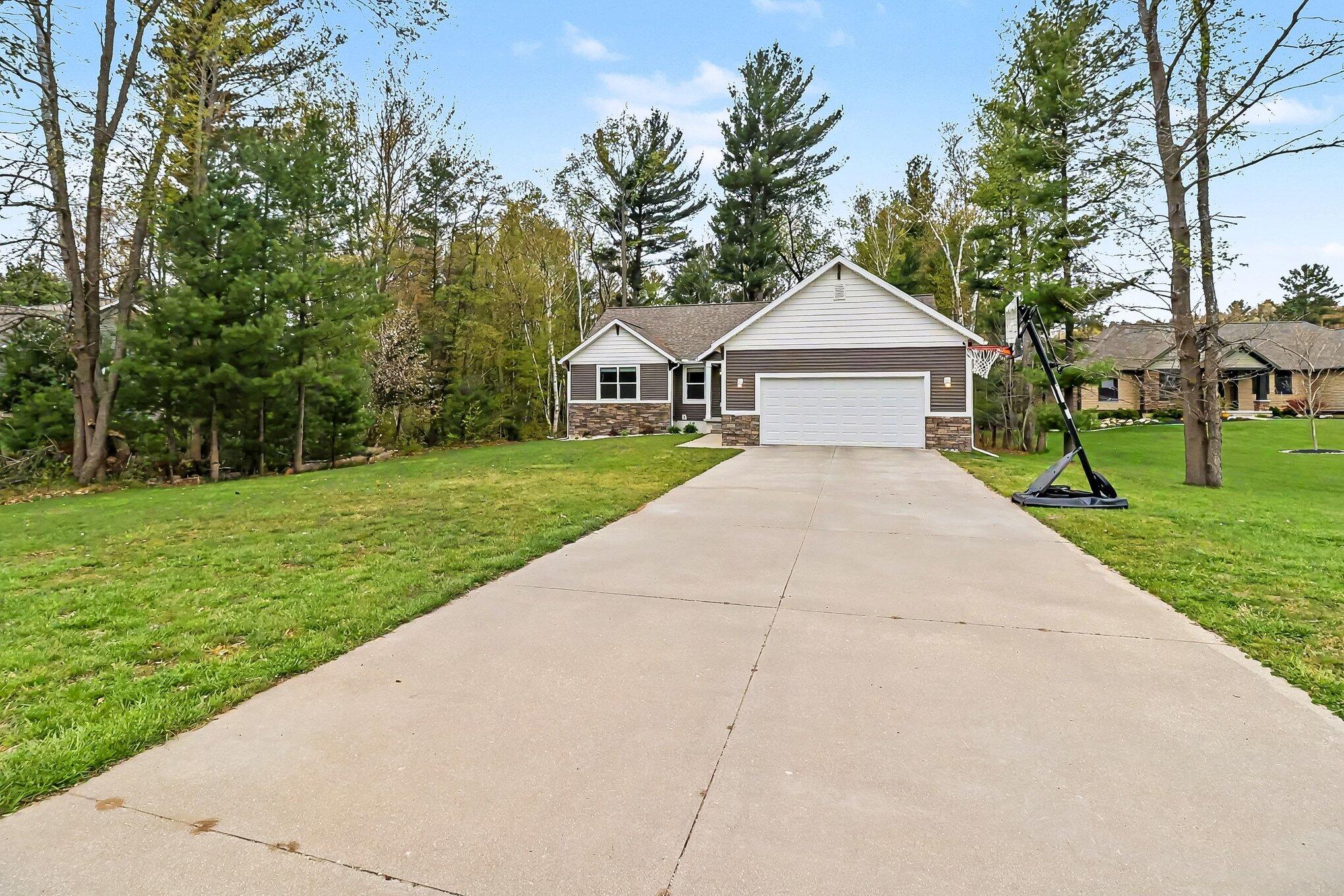 1161 N Hillside Drive Ludington MI 49431