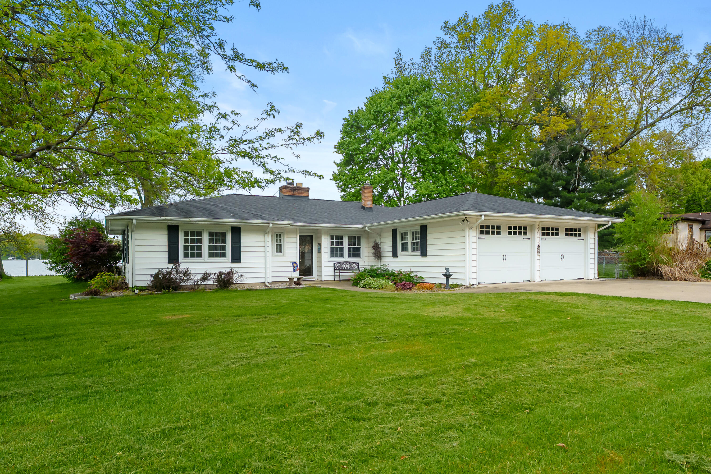 8239 W Long Lake Drive Kalamazoo MI 49048