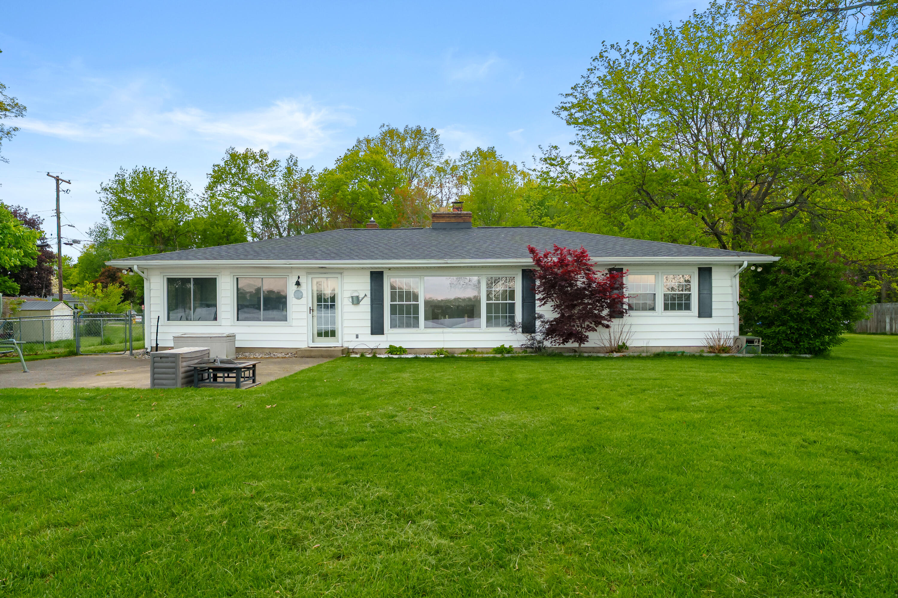 8239 W Long Lake Drive Kalamazoo MI 49048