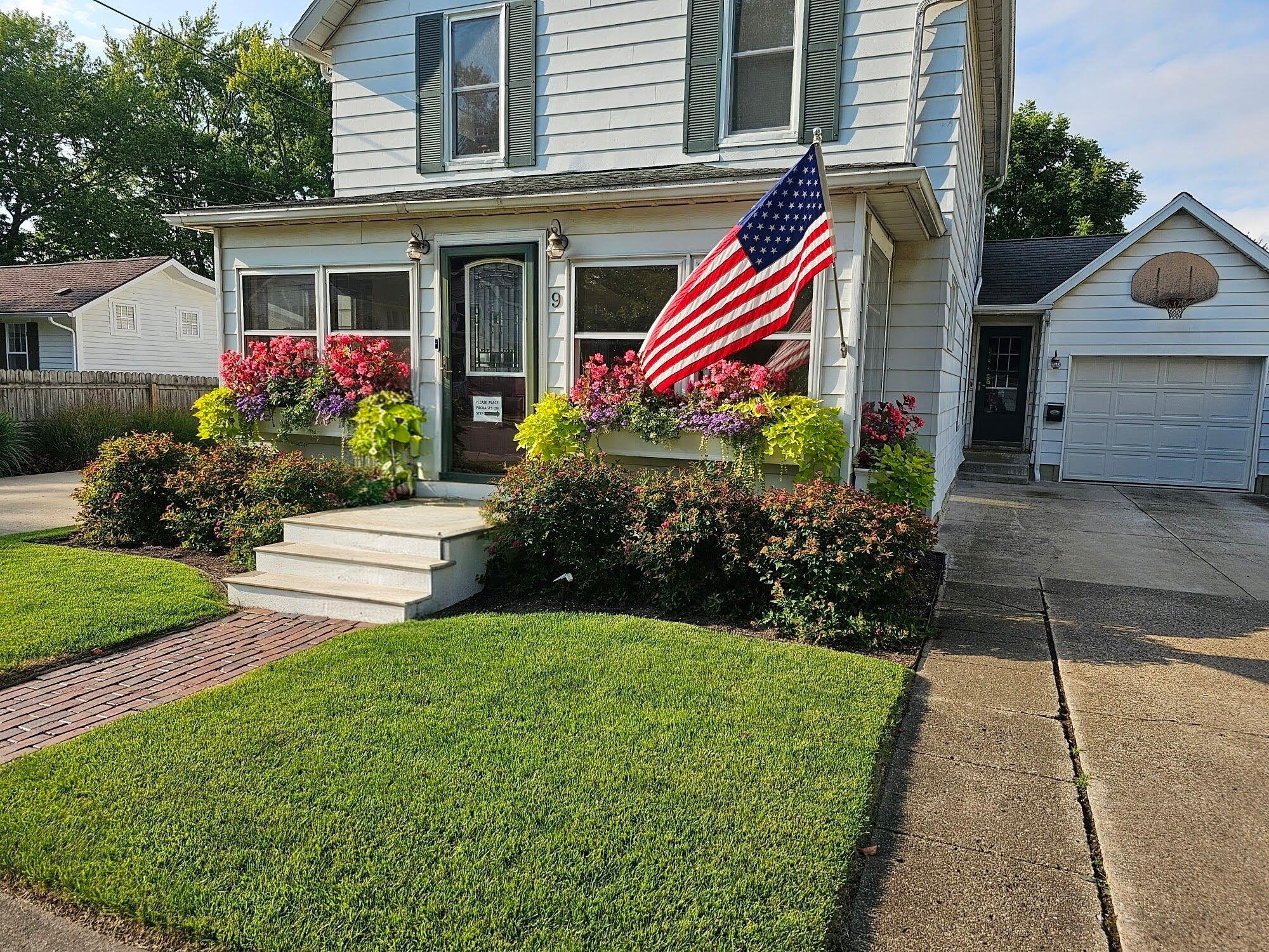 9 E Beech Street Three Oaks MI 49128