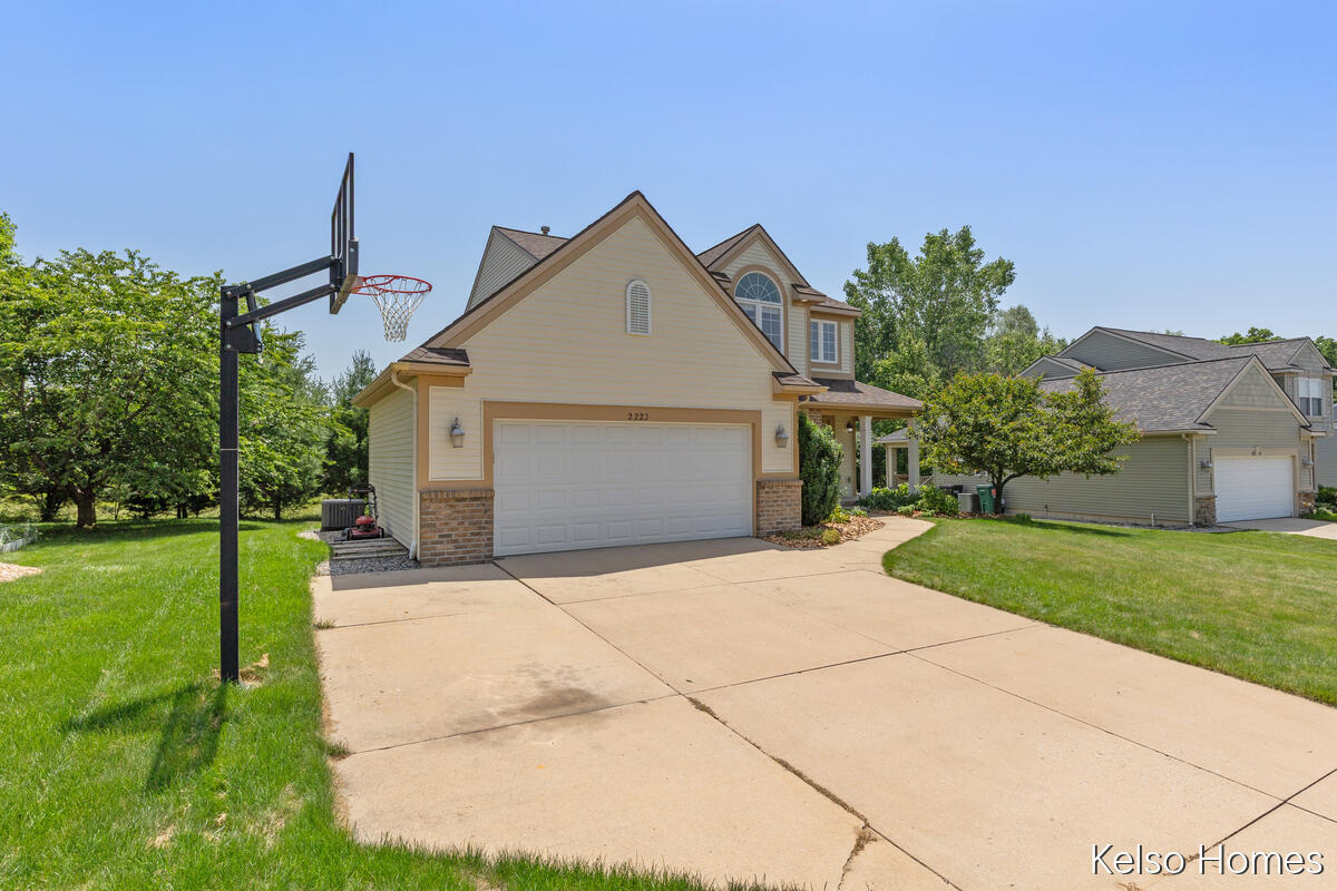 2222 Beatrice Drive NE Grand Rapids MI 49505