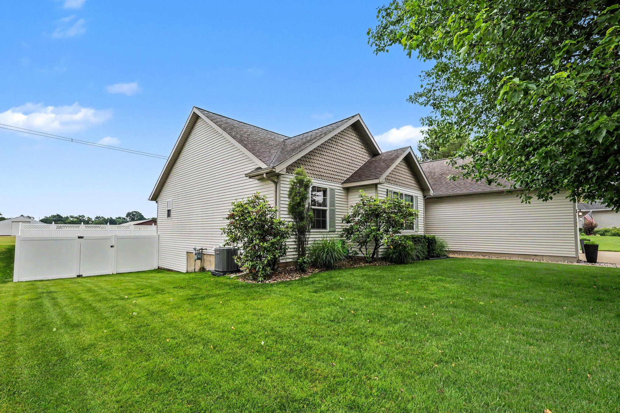 2632 Fairfield Drive Zeeland MI 49464