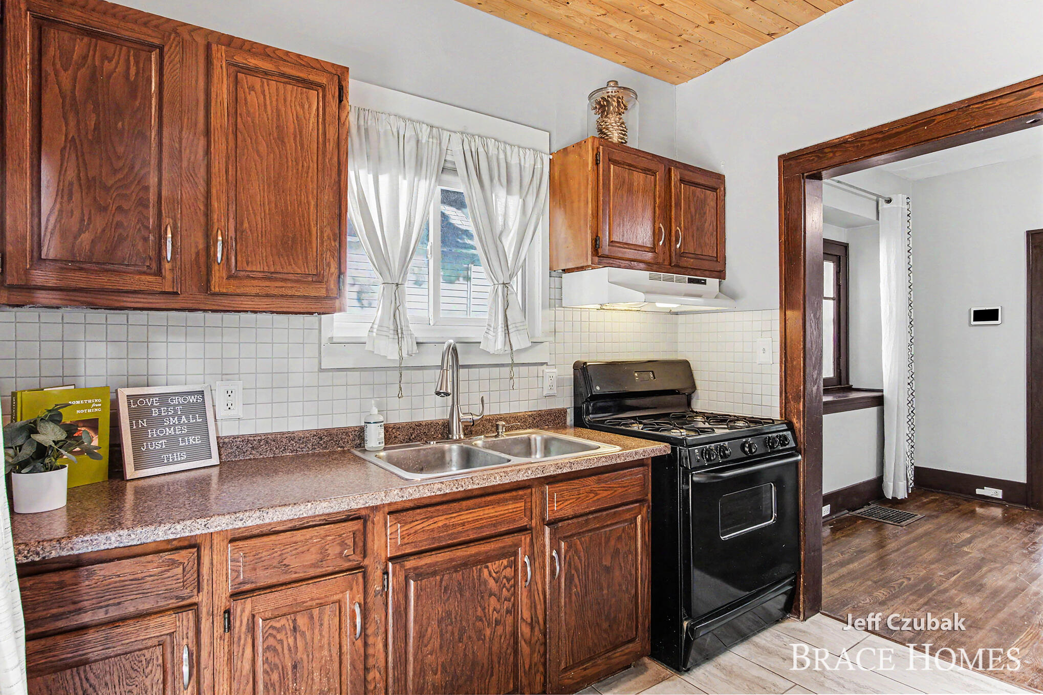 14 Ann Street NW Grand Rapids MI 49505