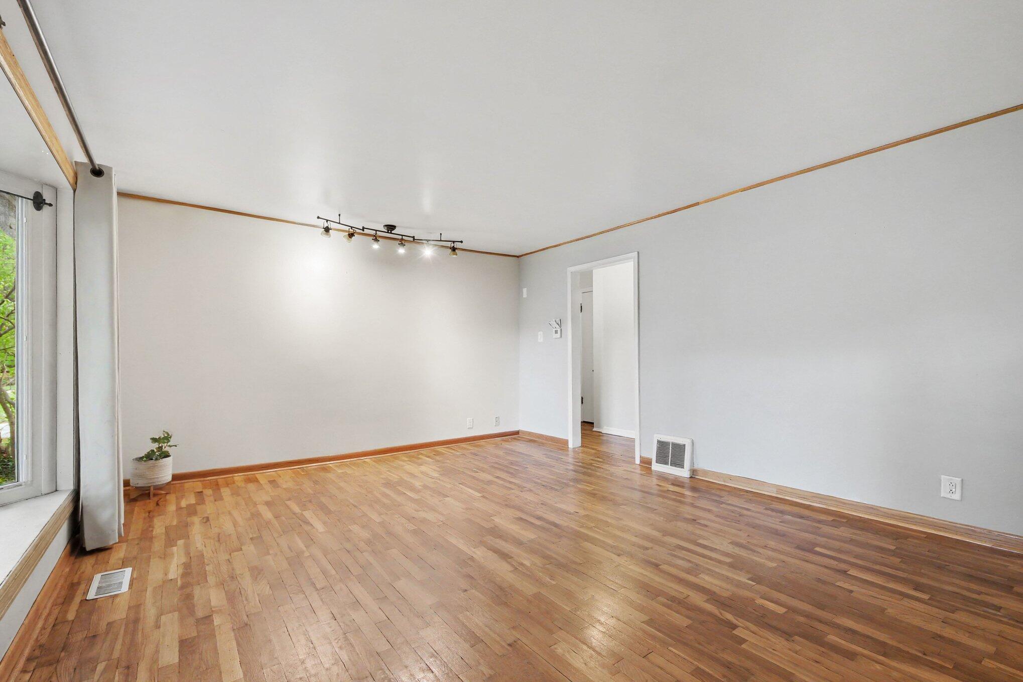126 Cambridge Avenue Holland MI 49423