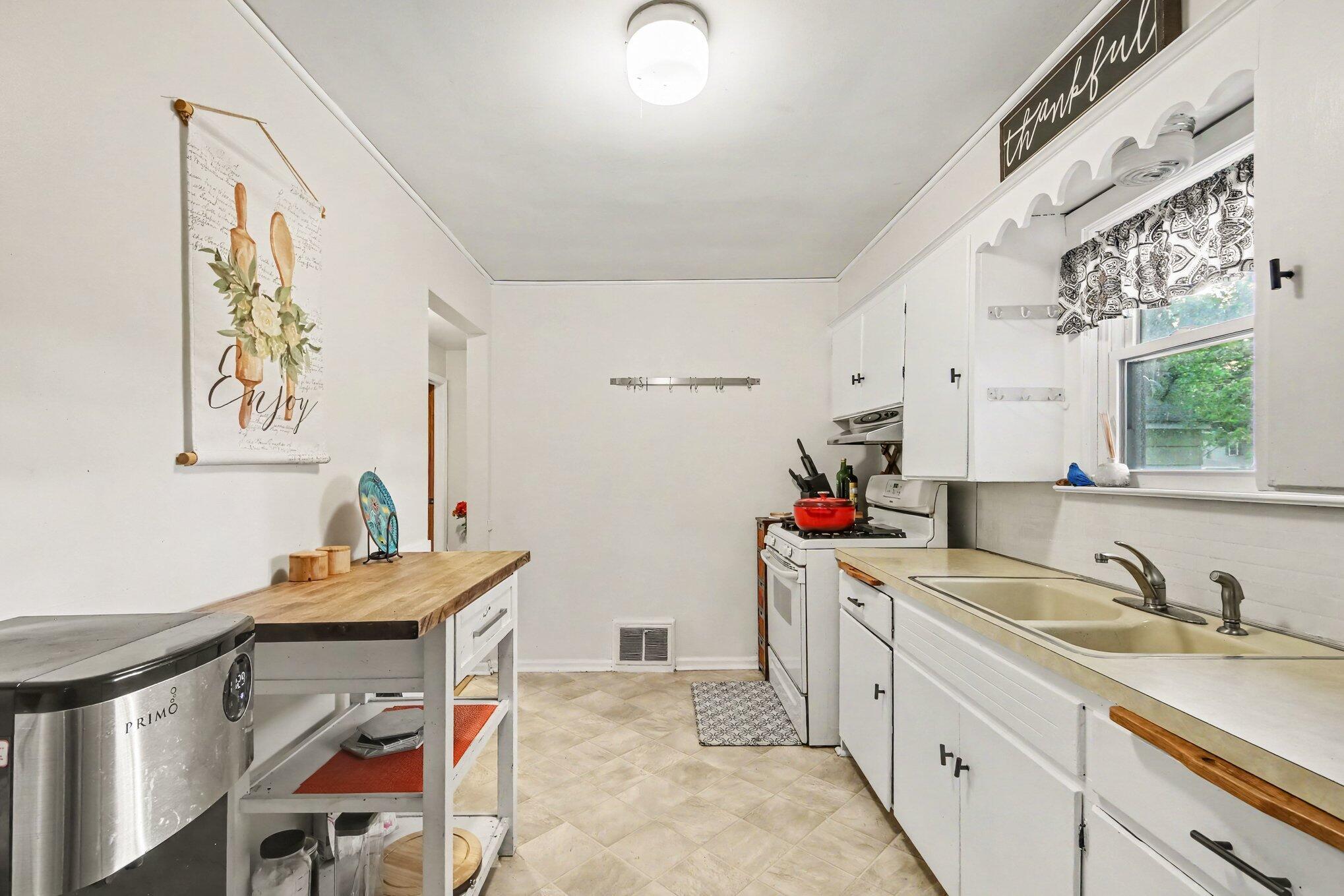 126 Cambridge Avenue Holland MI 49423