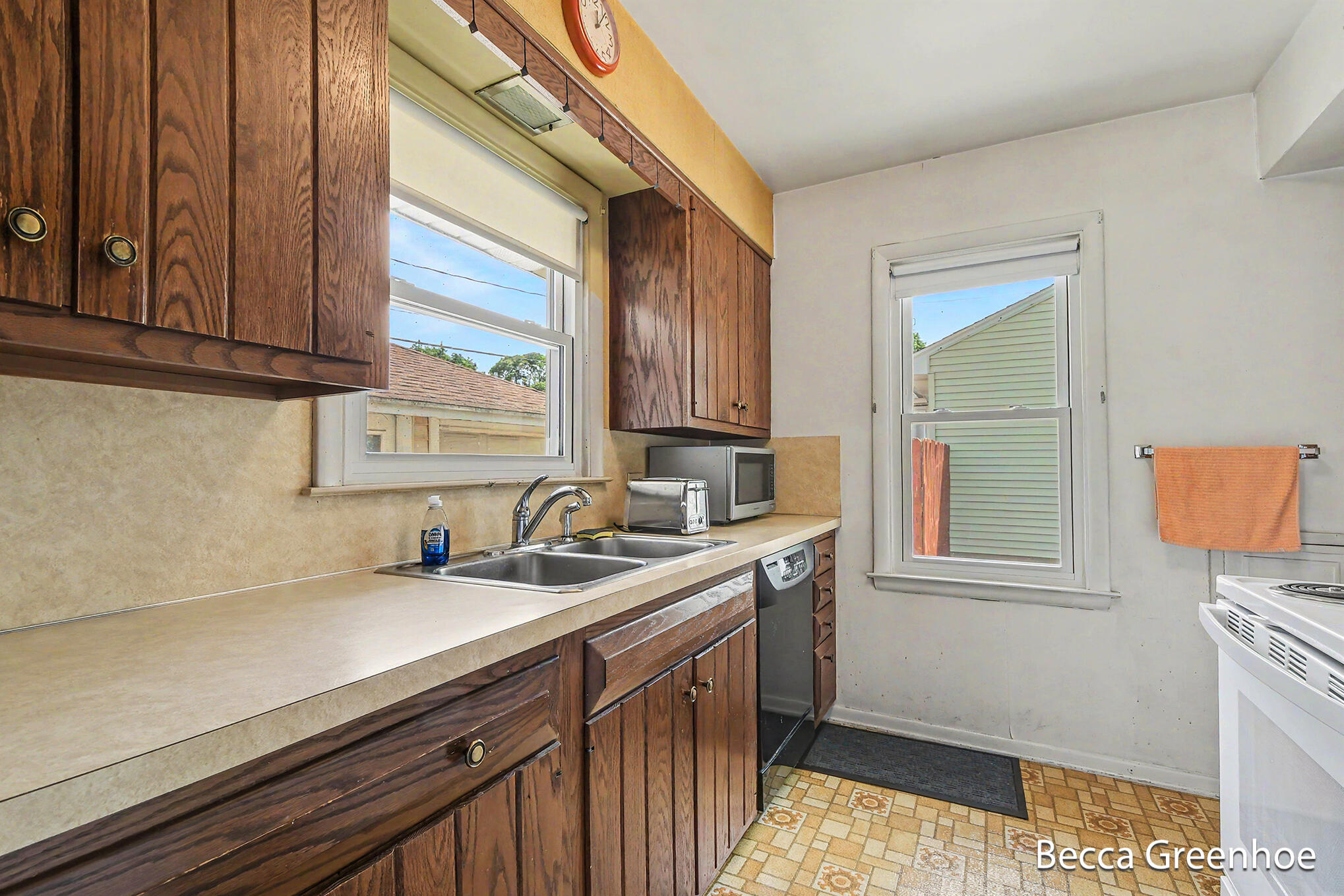 111 Katherine Drive NE Grand Rapids MI 49505