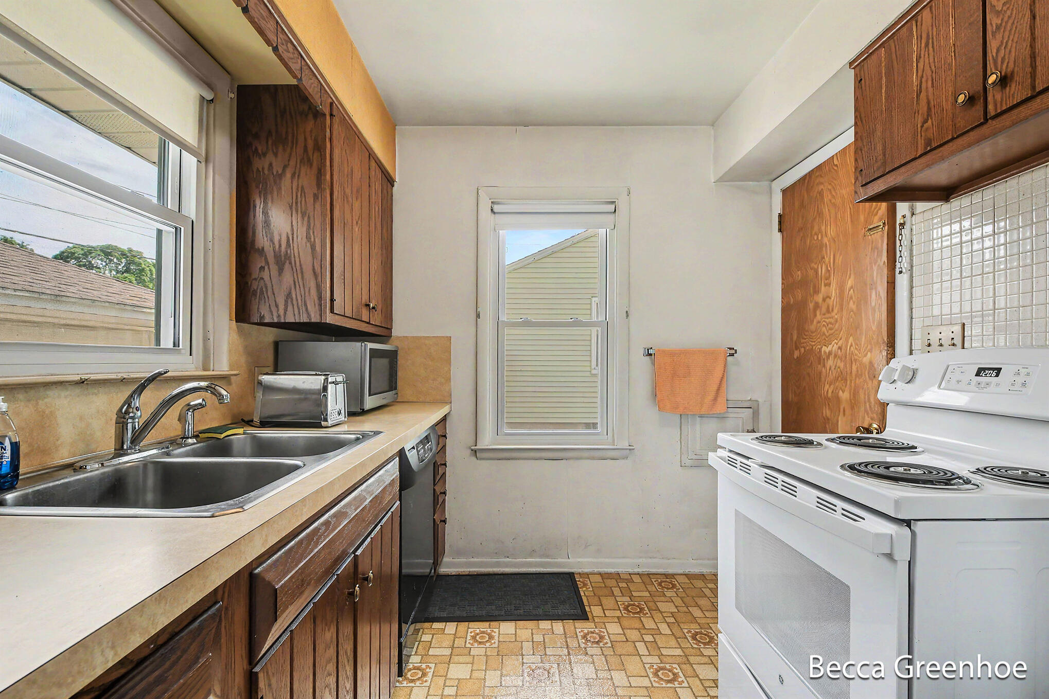 111 Katherine Drive NE Grand Rapids MI 49505