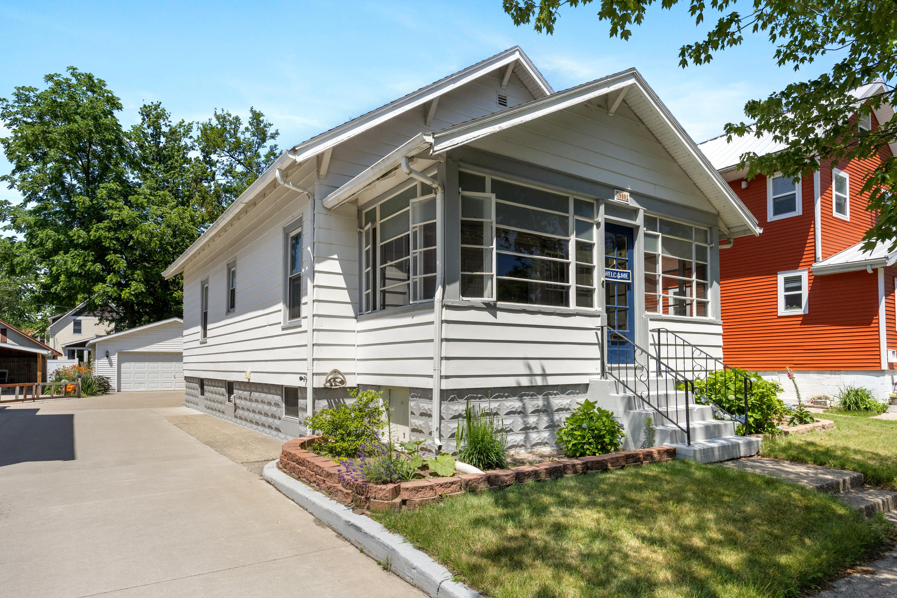 909 Slayton Avenue Grand Haven MI 49417