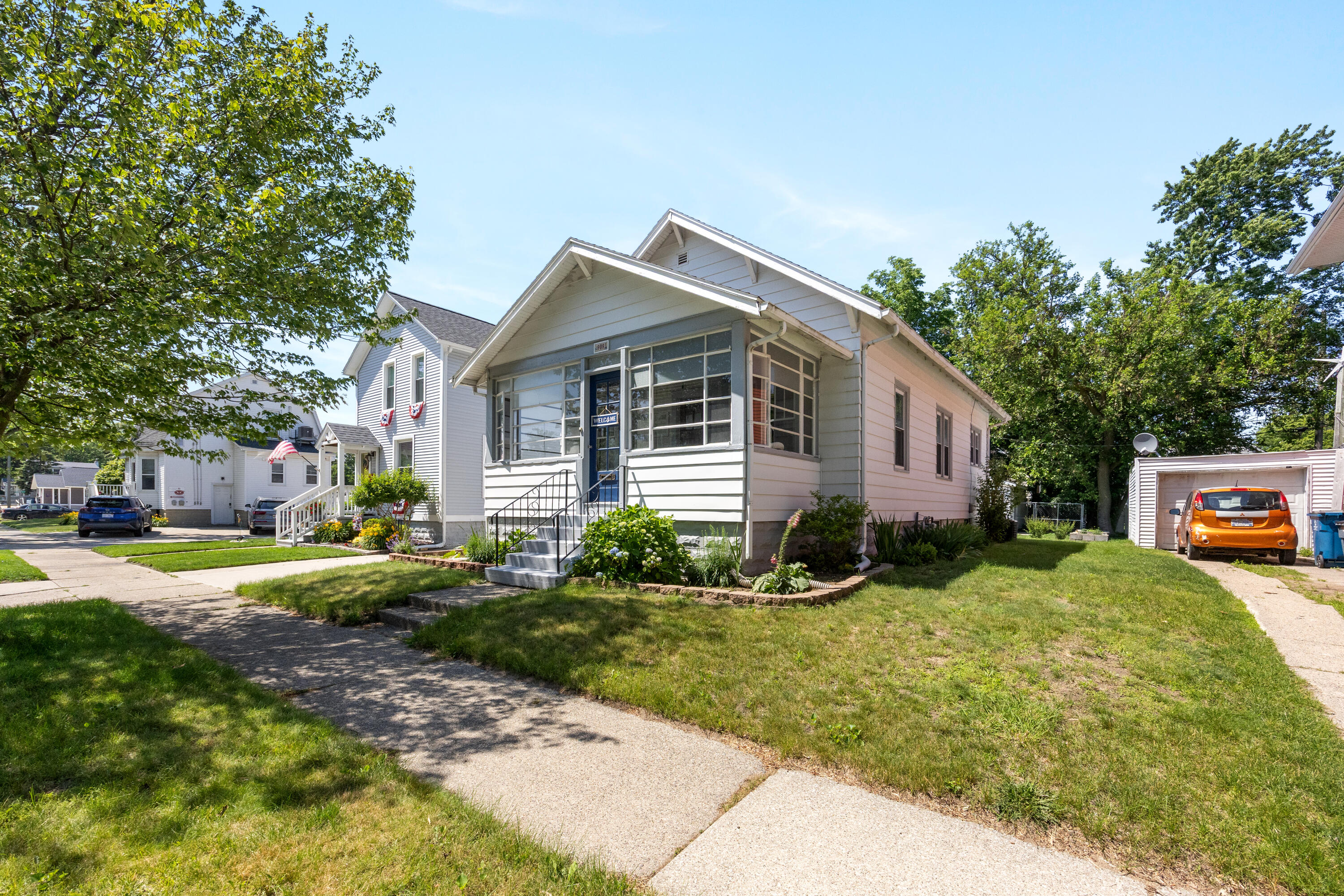 909 Slayton Avenue Grand Haven MI 49417