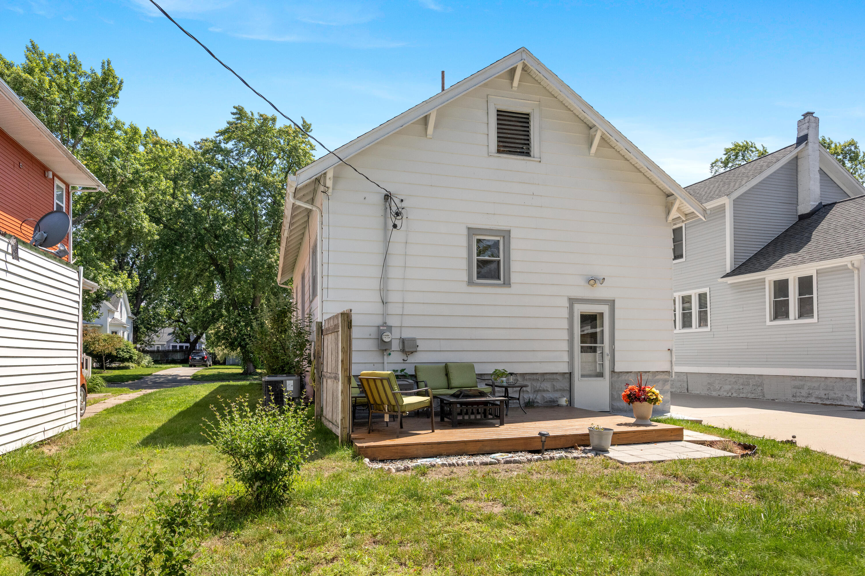 909 Slayton Avenue Grand Haven MI 49417