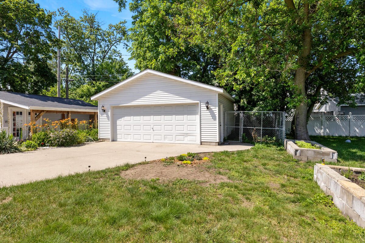 909 Slayton Avenue Grand Haven MI 49417