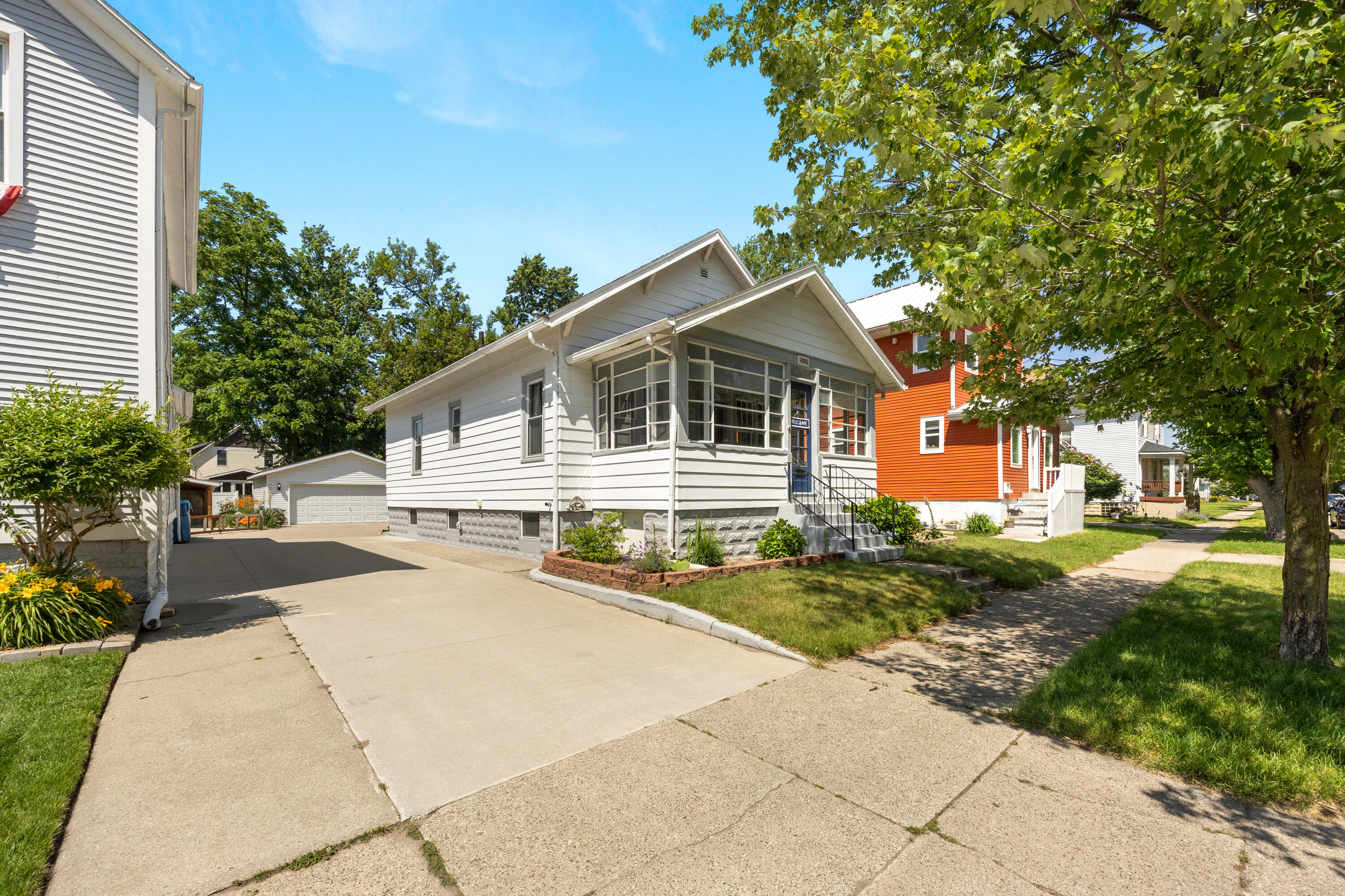 909 Slayton Avenue Grand Haven MI 49417