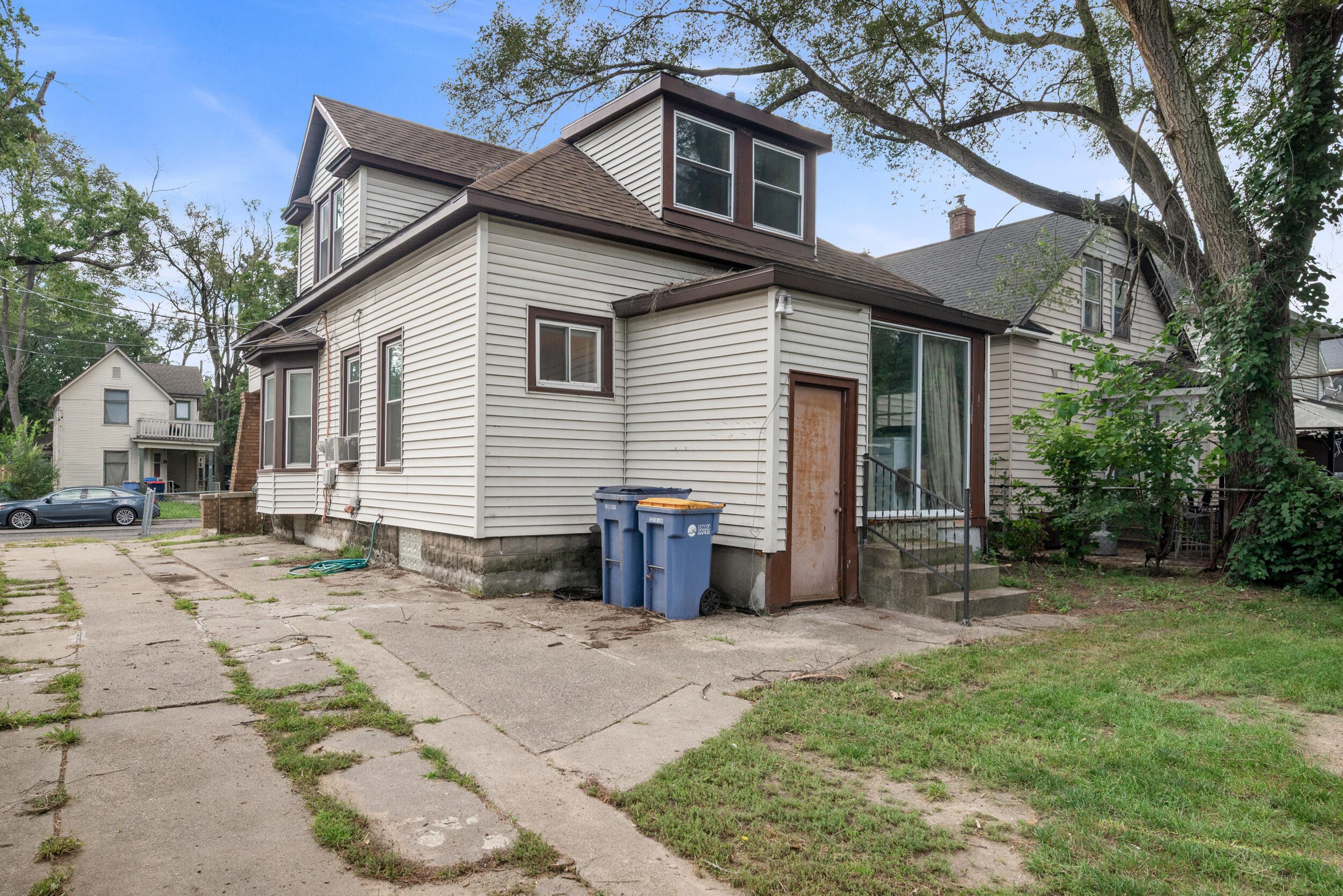 1005 Adams Street SE Grand Rapids MI 49507