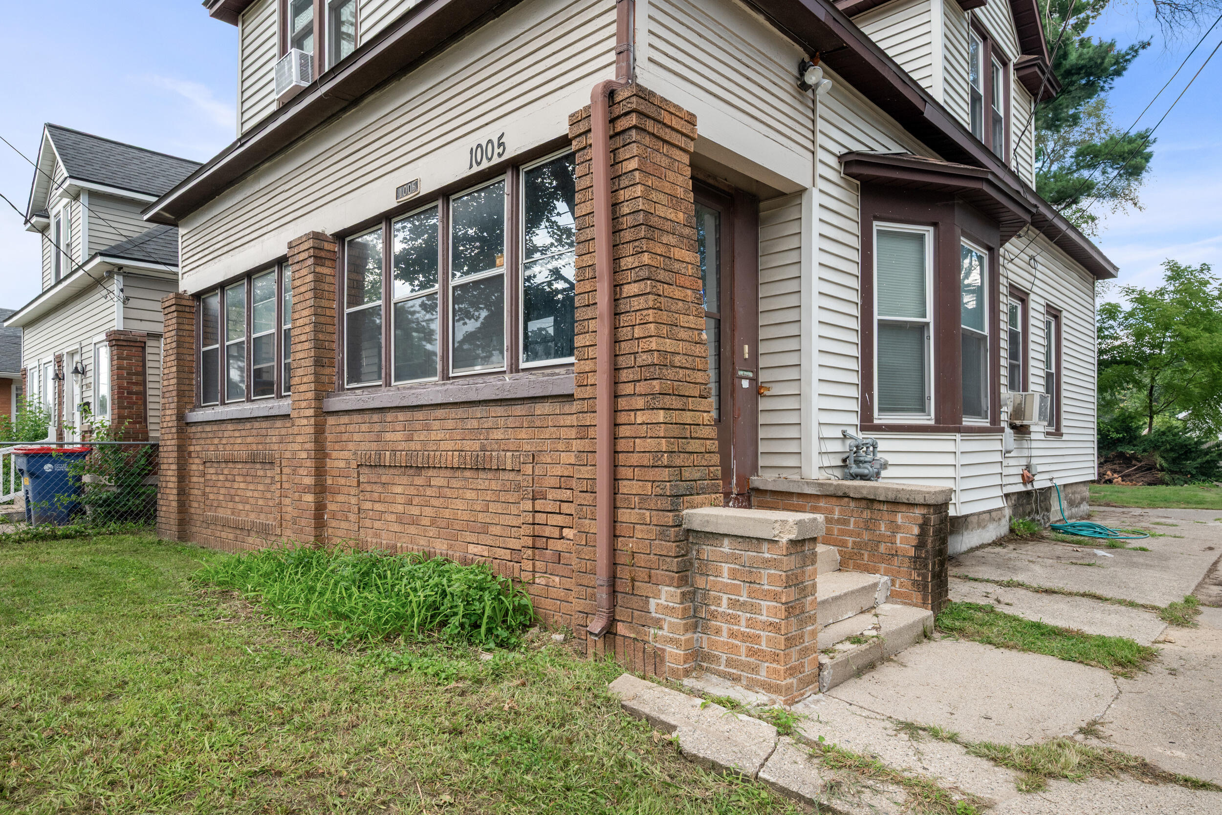 1005 Adams Street SE Grand Rapids MI 49507