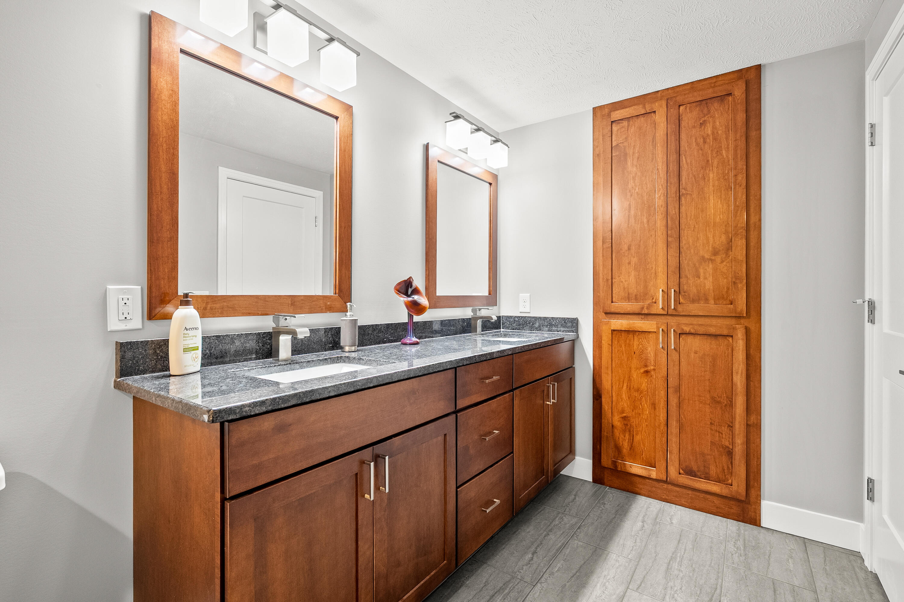 9157 Highland View Drive Kalamazoo MI 49009