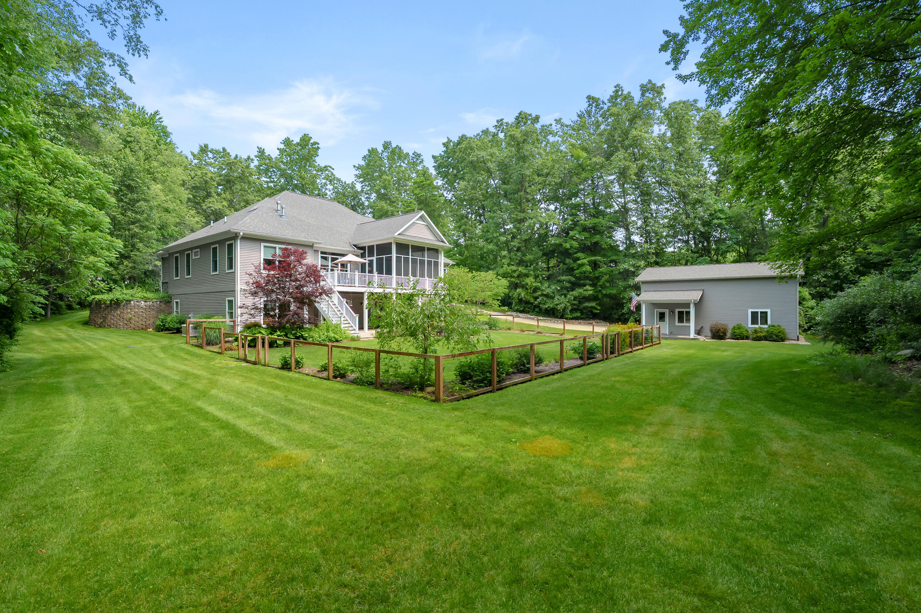 9157 Highland View Drive Kalamazoo MI 49009