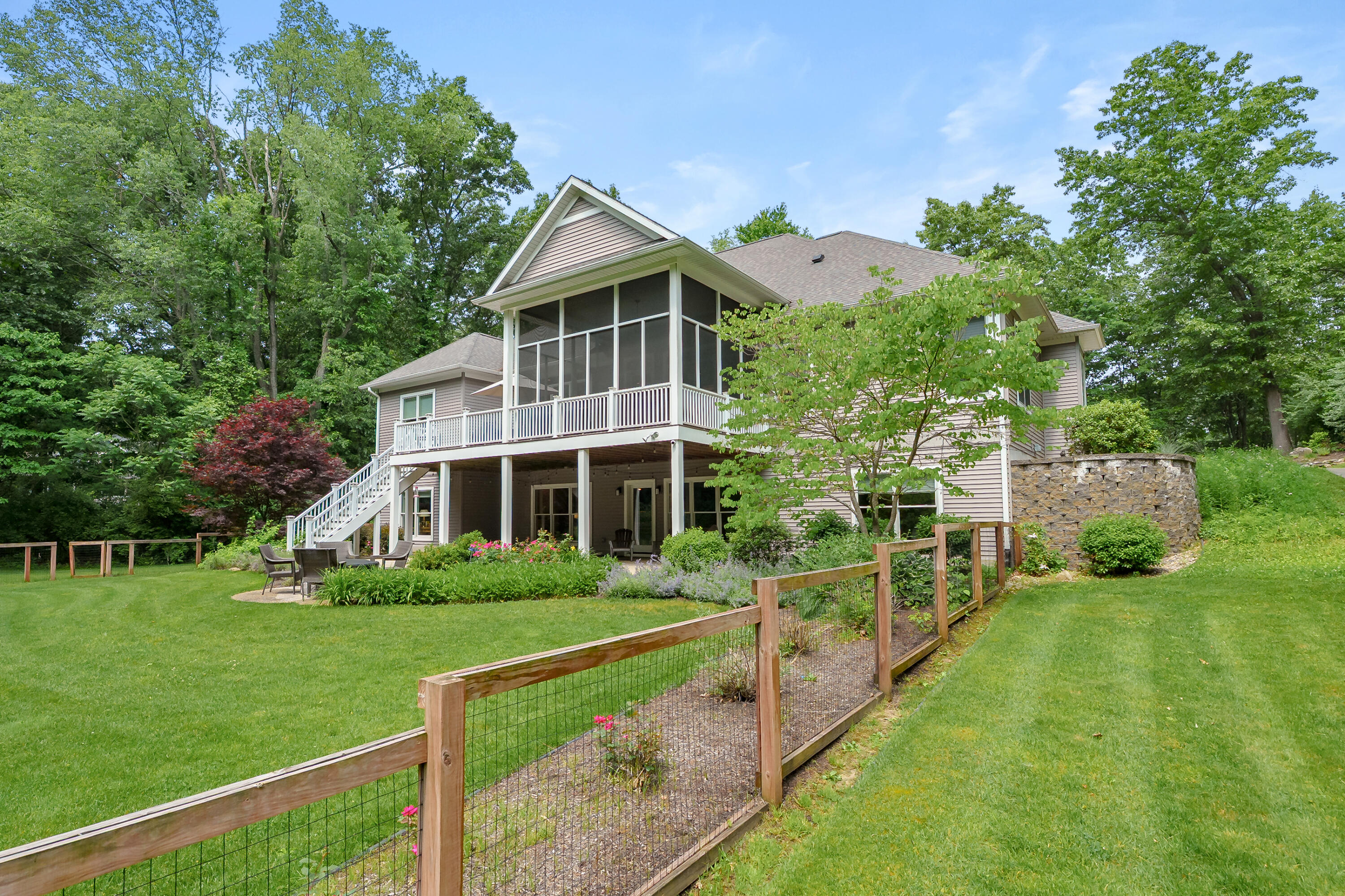 9157 Highland View Drive Kalamazoo MI 49009