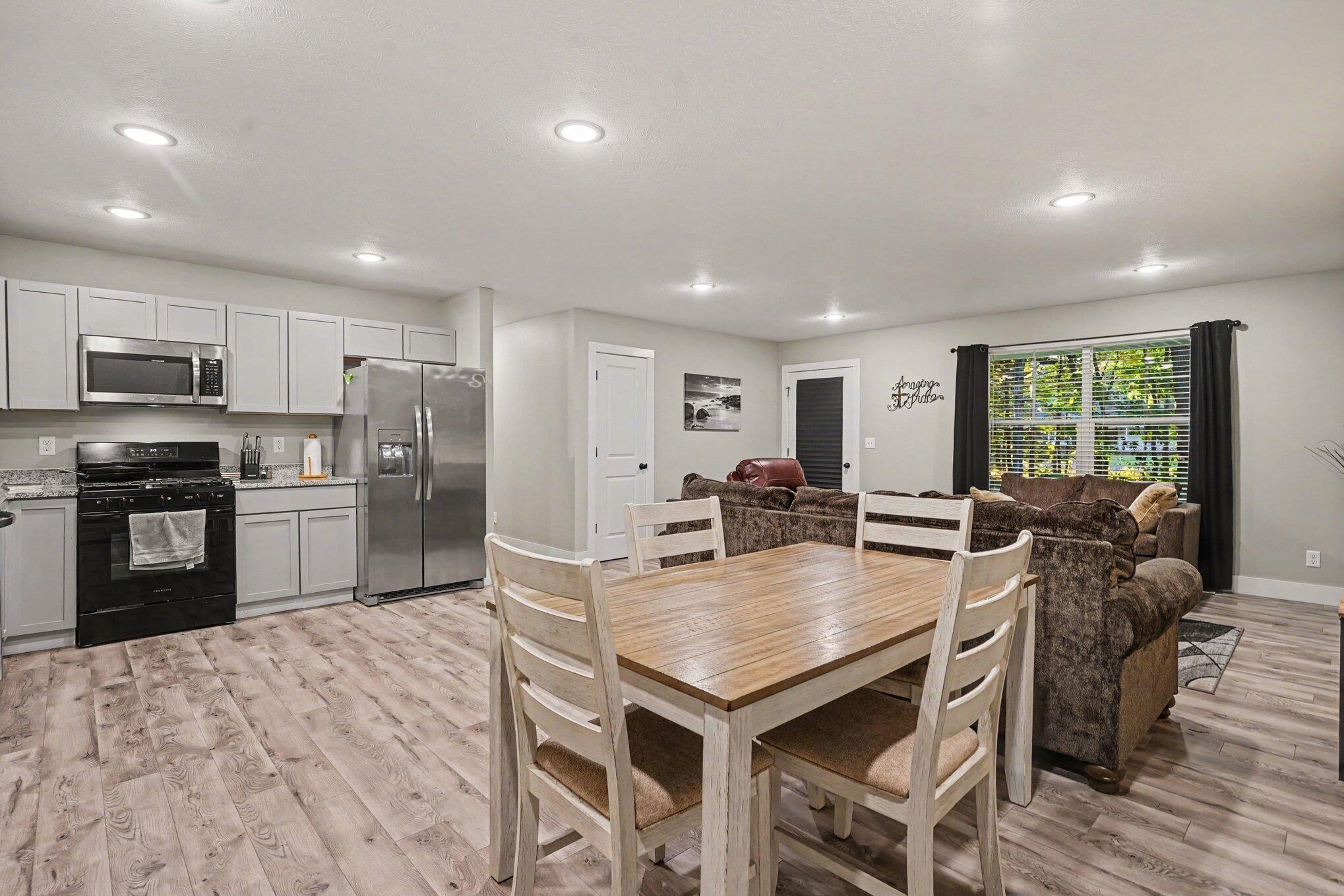 532 W River Road Muskegon MI 49445