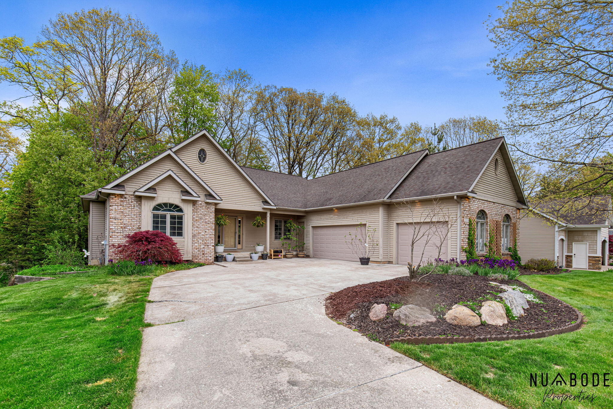 2333 Longmeadow Street NW Grand Rapids MI 49504