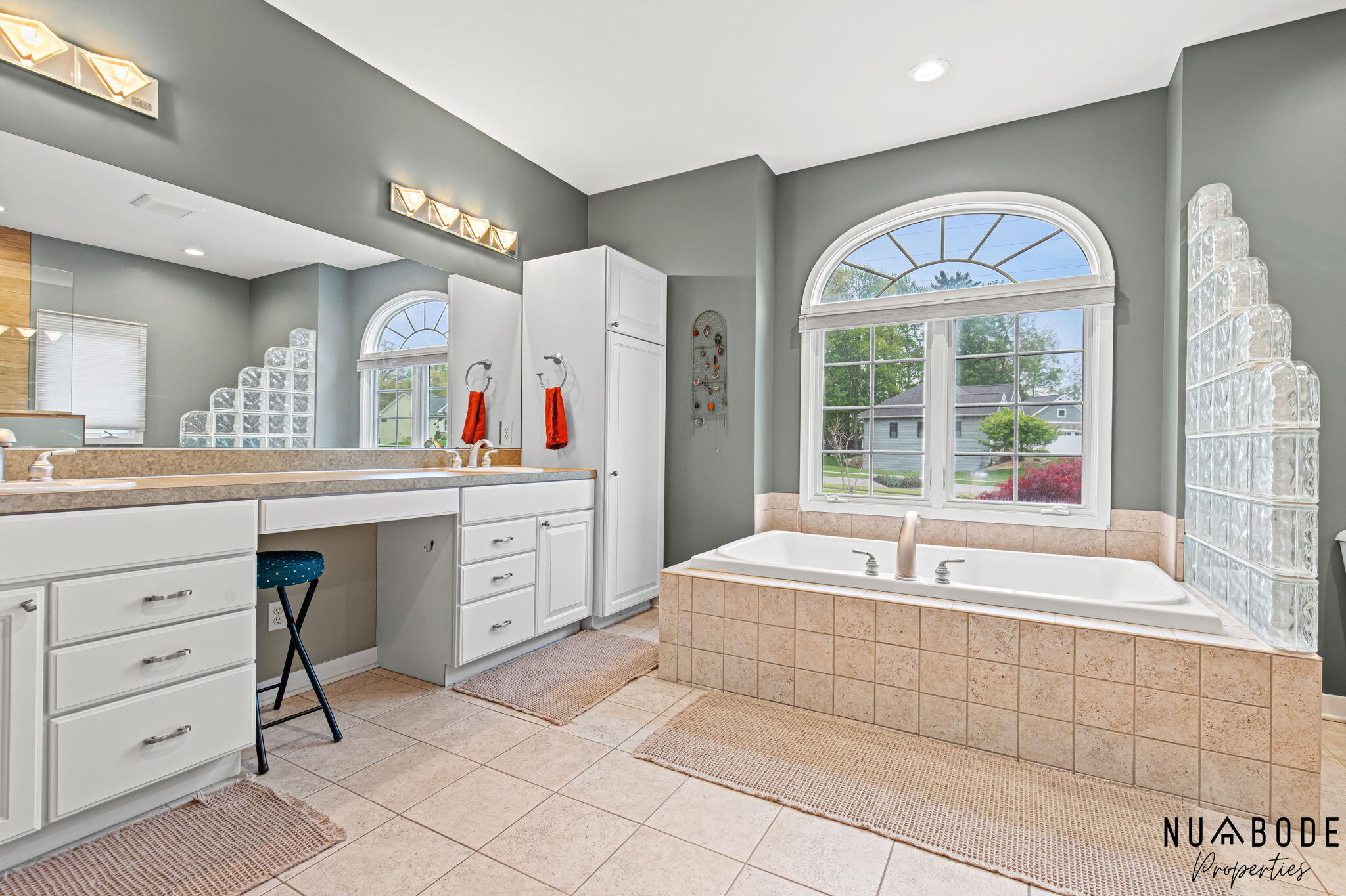 2333 Longmeadow Street NW Grand Rapids MI 49504