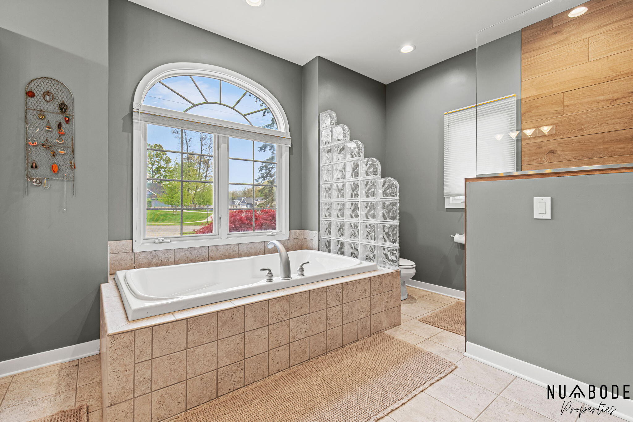 2333 Longmeadow Street NW Grand Rapids MI 49504