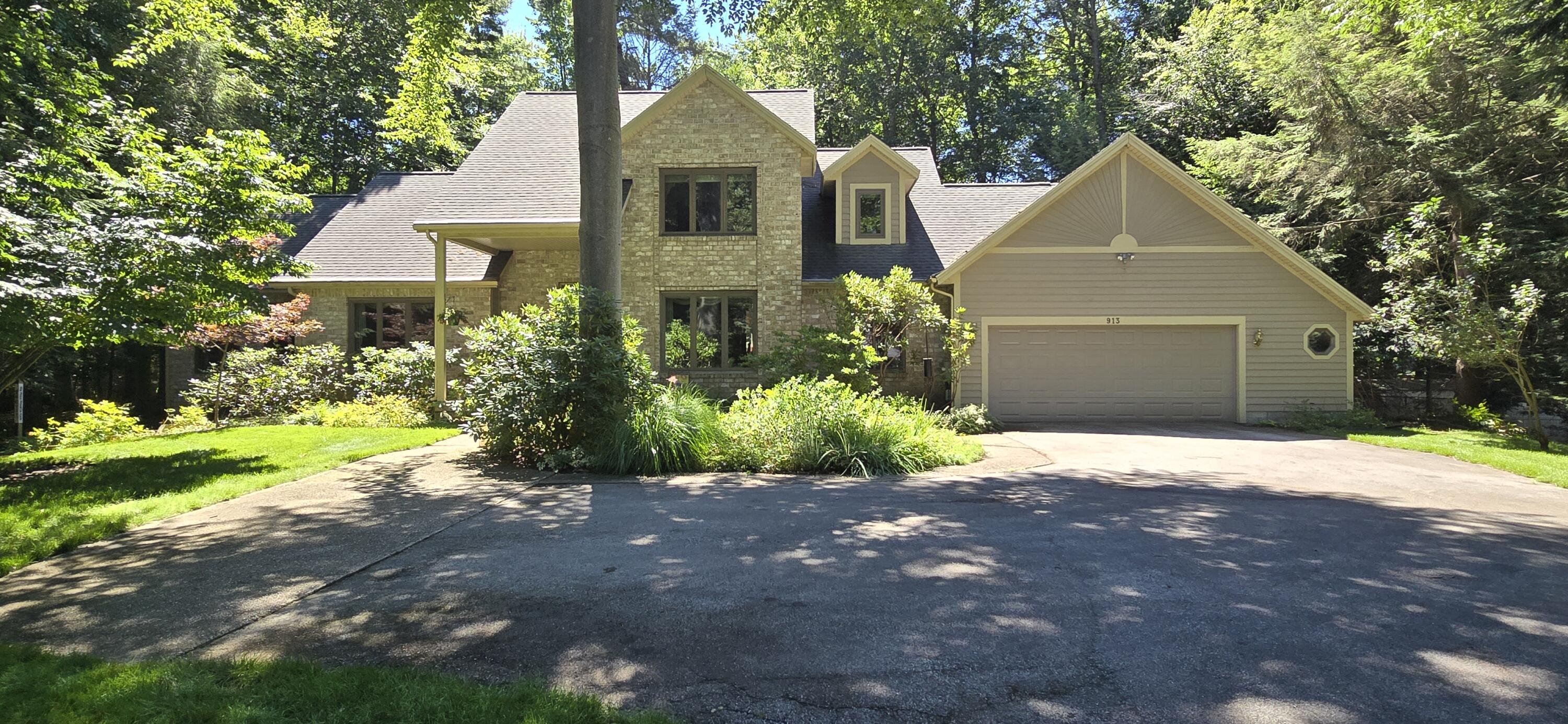 913 W Wellington Court Muskegon MI 49441