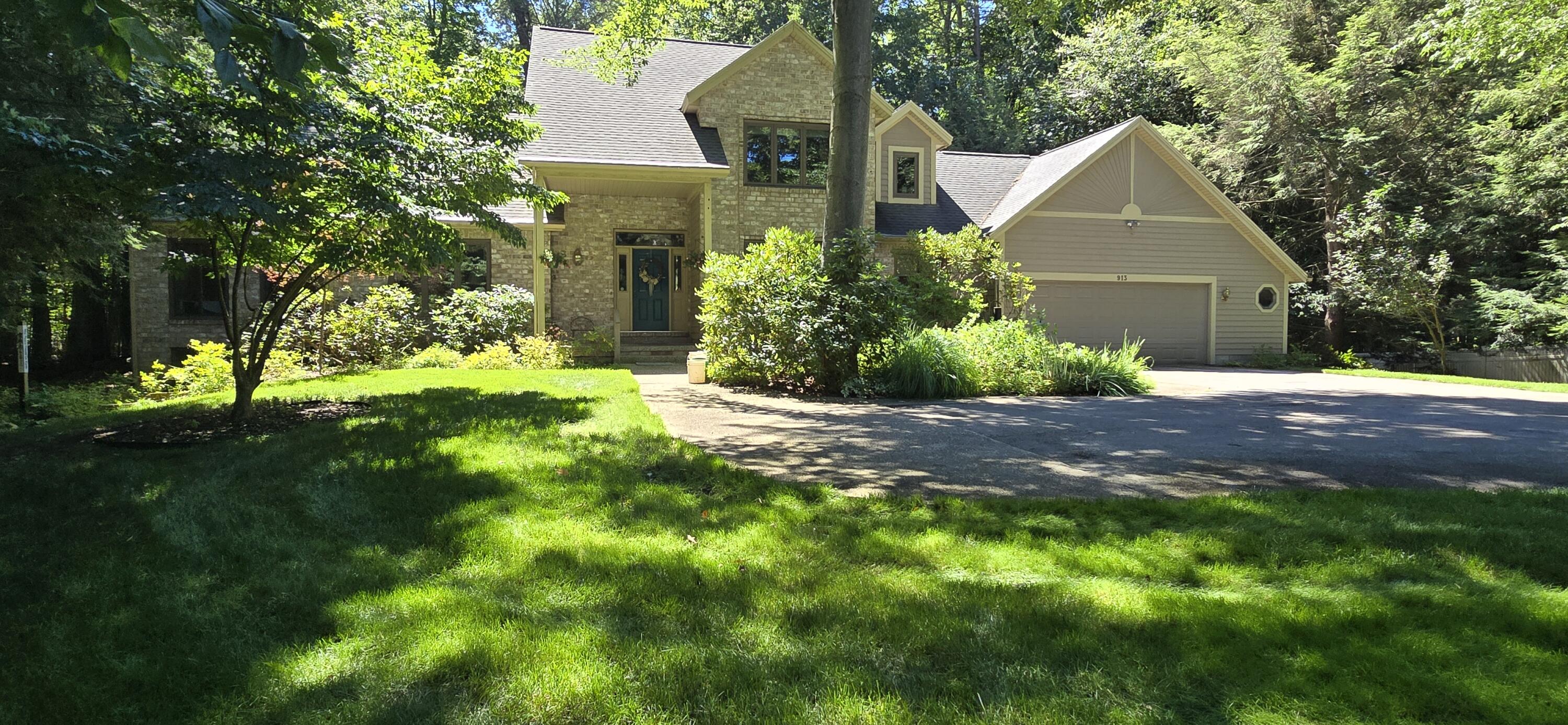 913 W Wellington Court Muskegon MI 49441