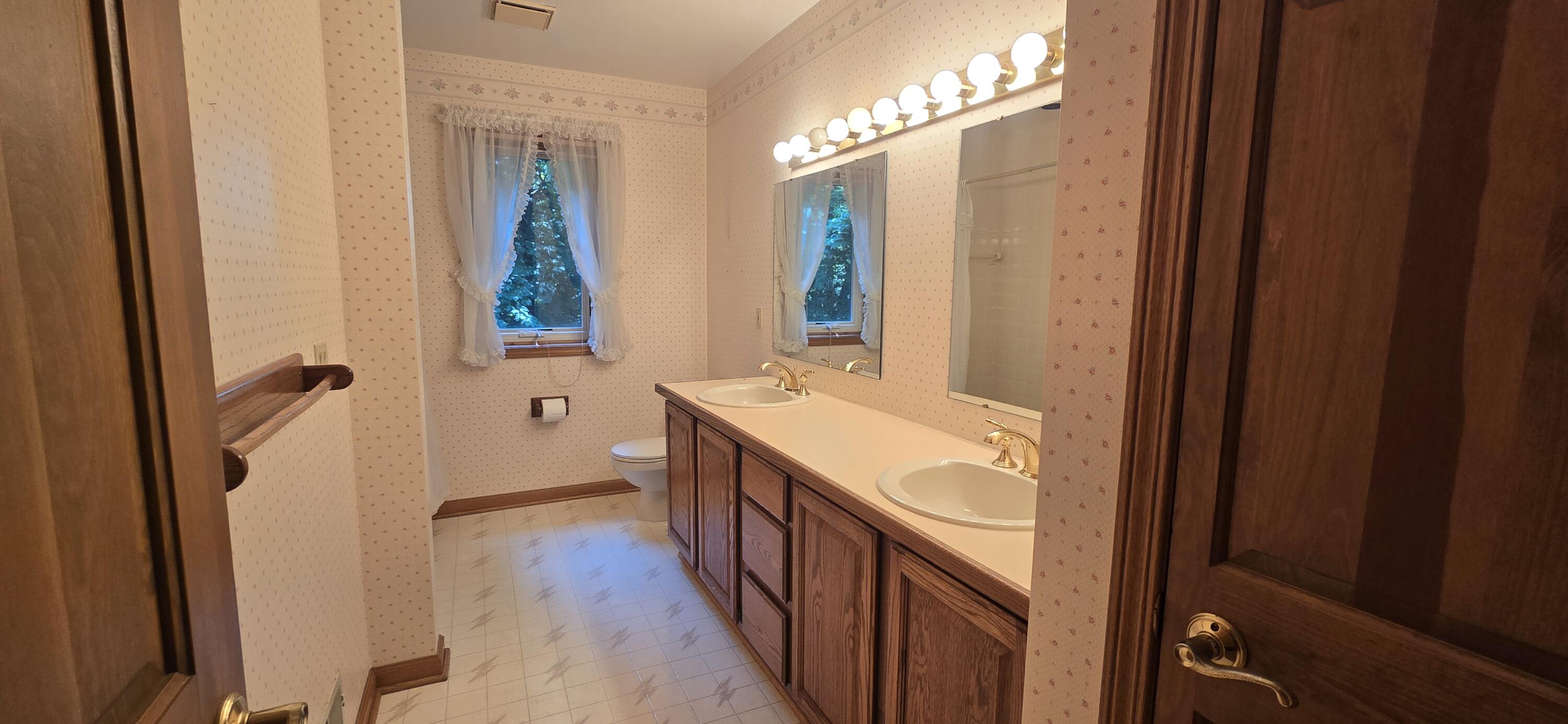 913 W Wellington Court Norton Shores MI 49441