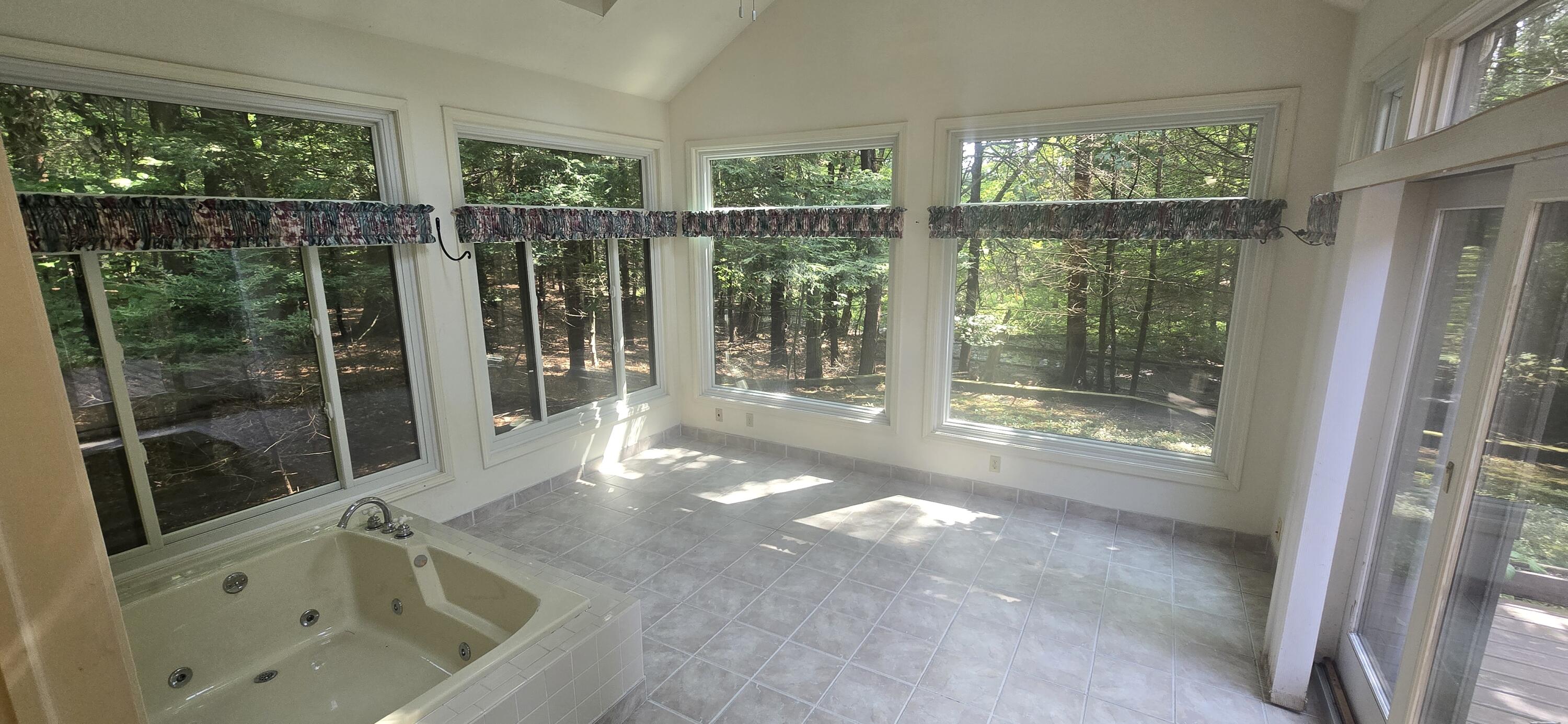 913 W Wellington Court Norton Shores MI 49441