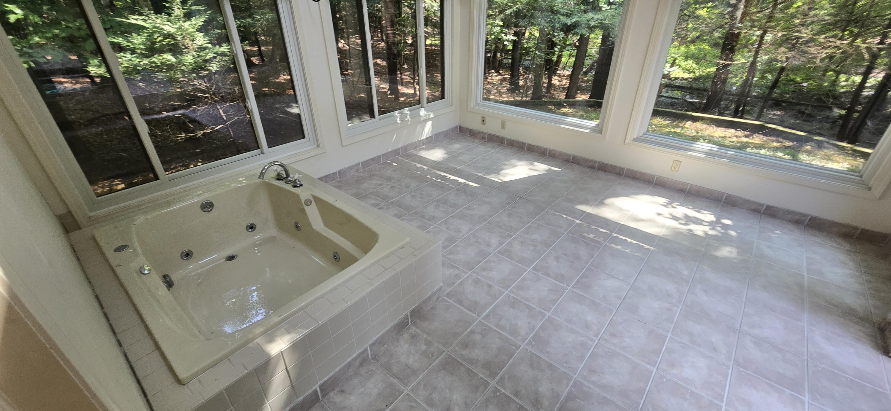 913 W Wellington Court Norton Shores MI 49441