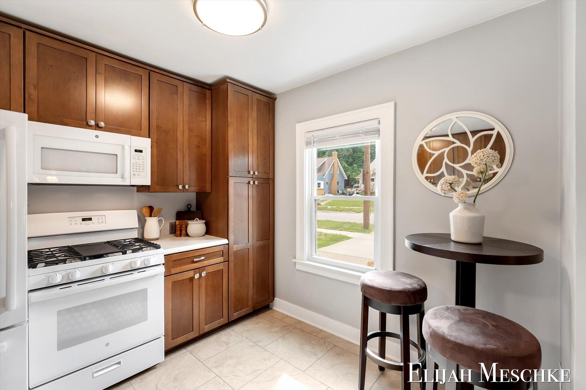 936 Valley Avenue NW Grand Rapids MI 49504