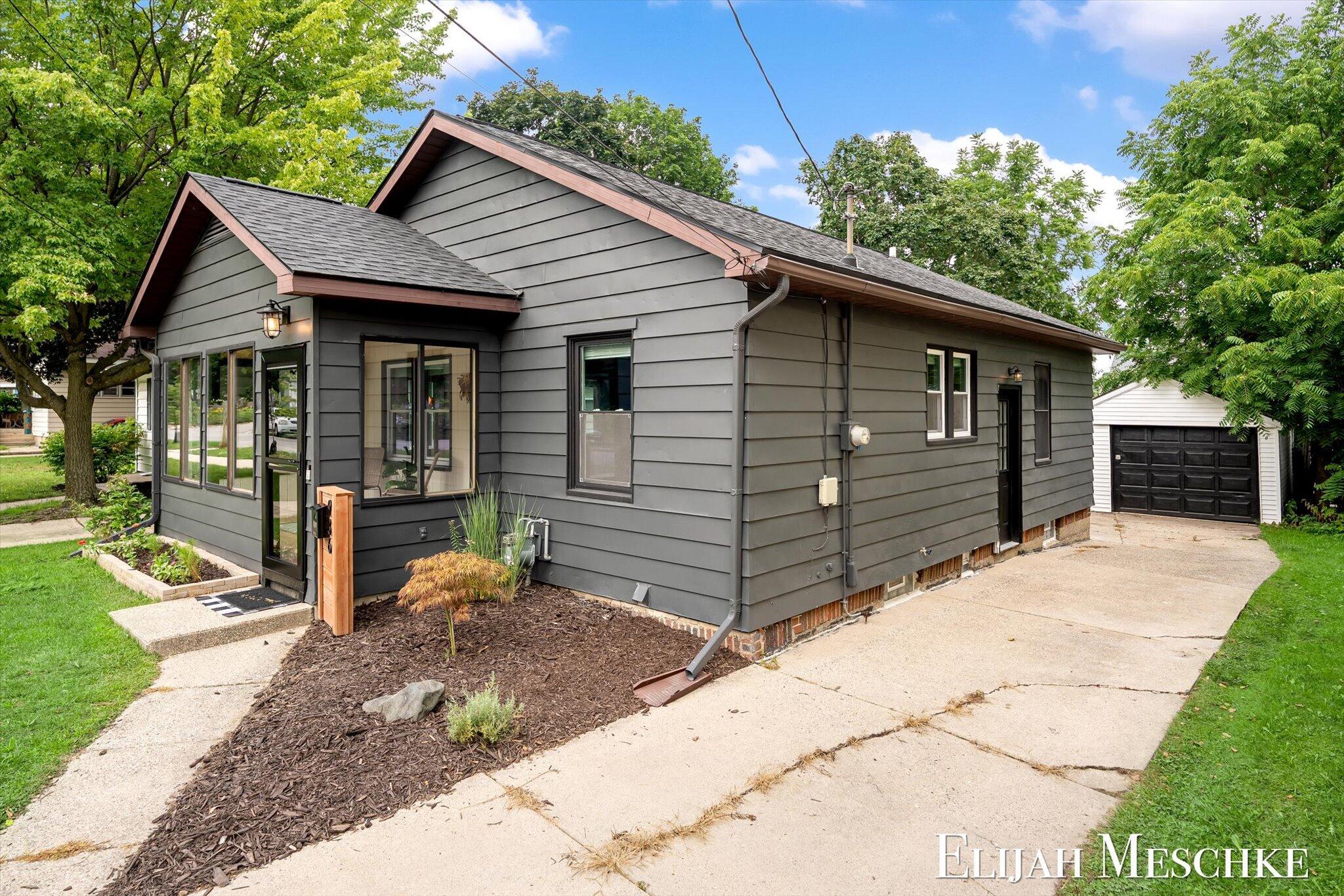 936 Valley Avenue NW Grand Rapids MI 49504