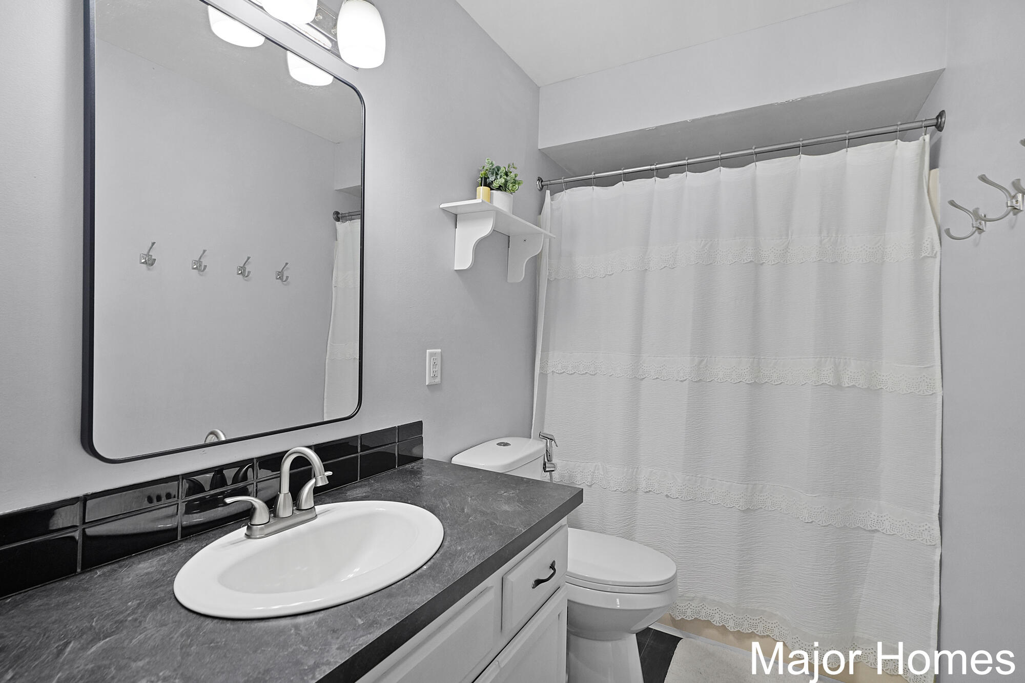 8445 Oakview Avenue NE Rockford MI 49341