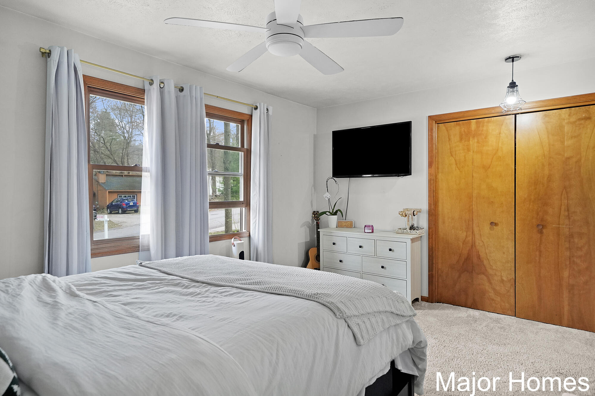 8445 Oakview Avenue NE Rockford MI 49341