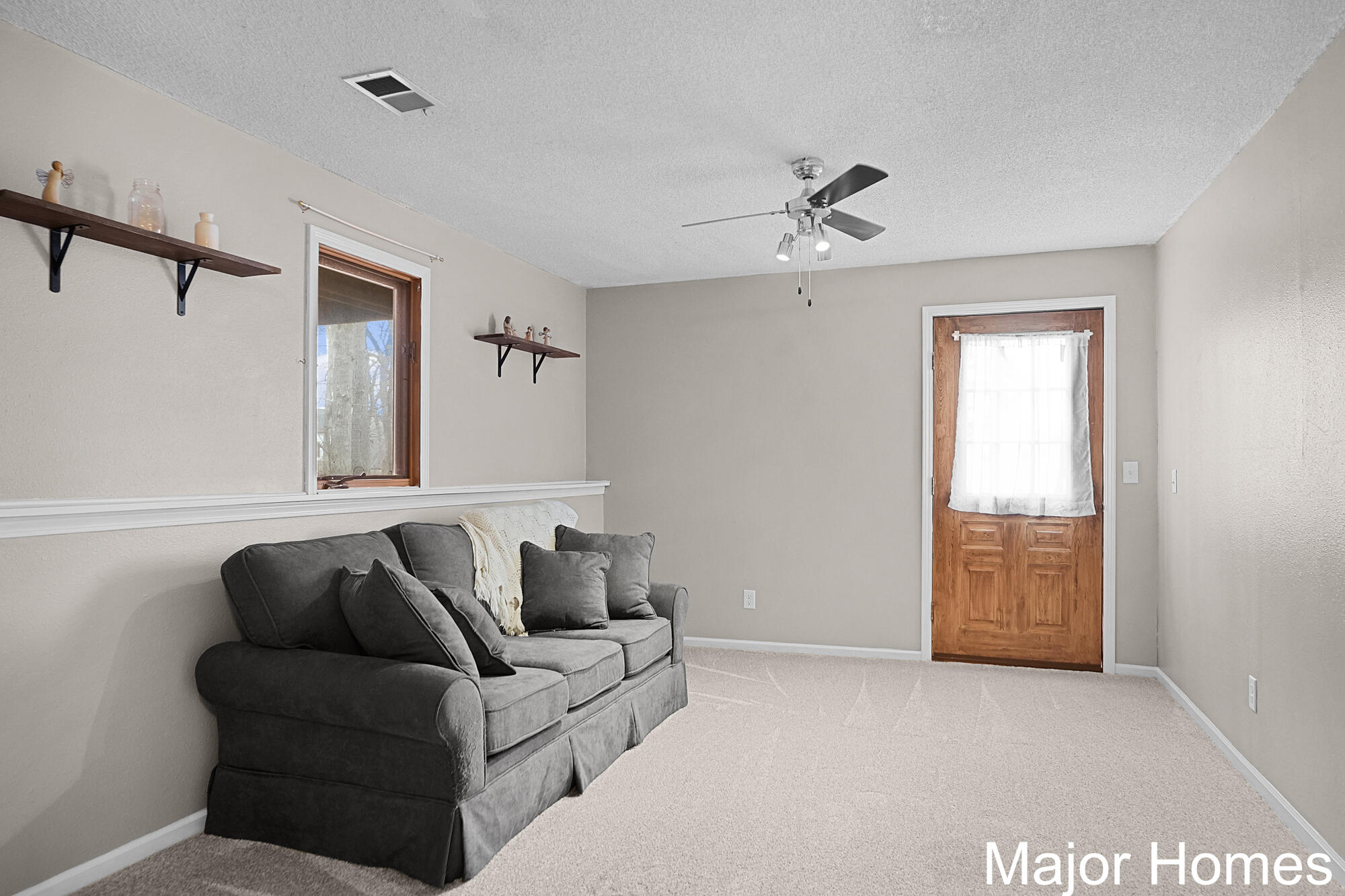 8445 Oakview Avenue NE Rockford MI 49341
