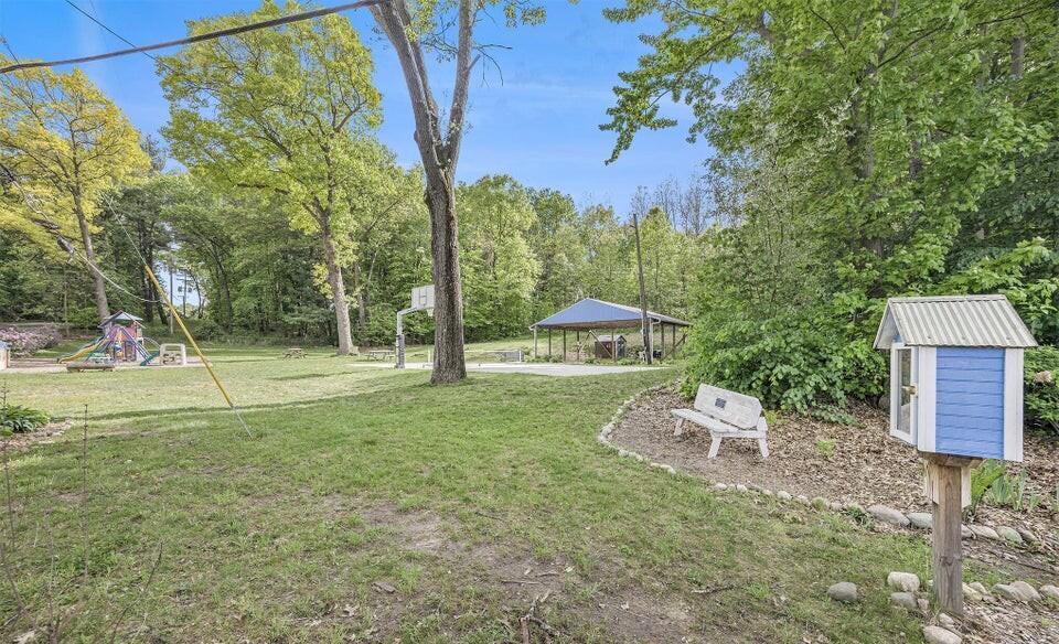 8445 Oakview Avenue NE Rockford MI 49341
