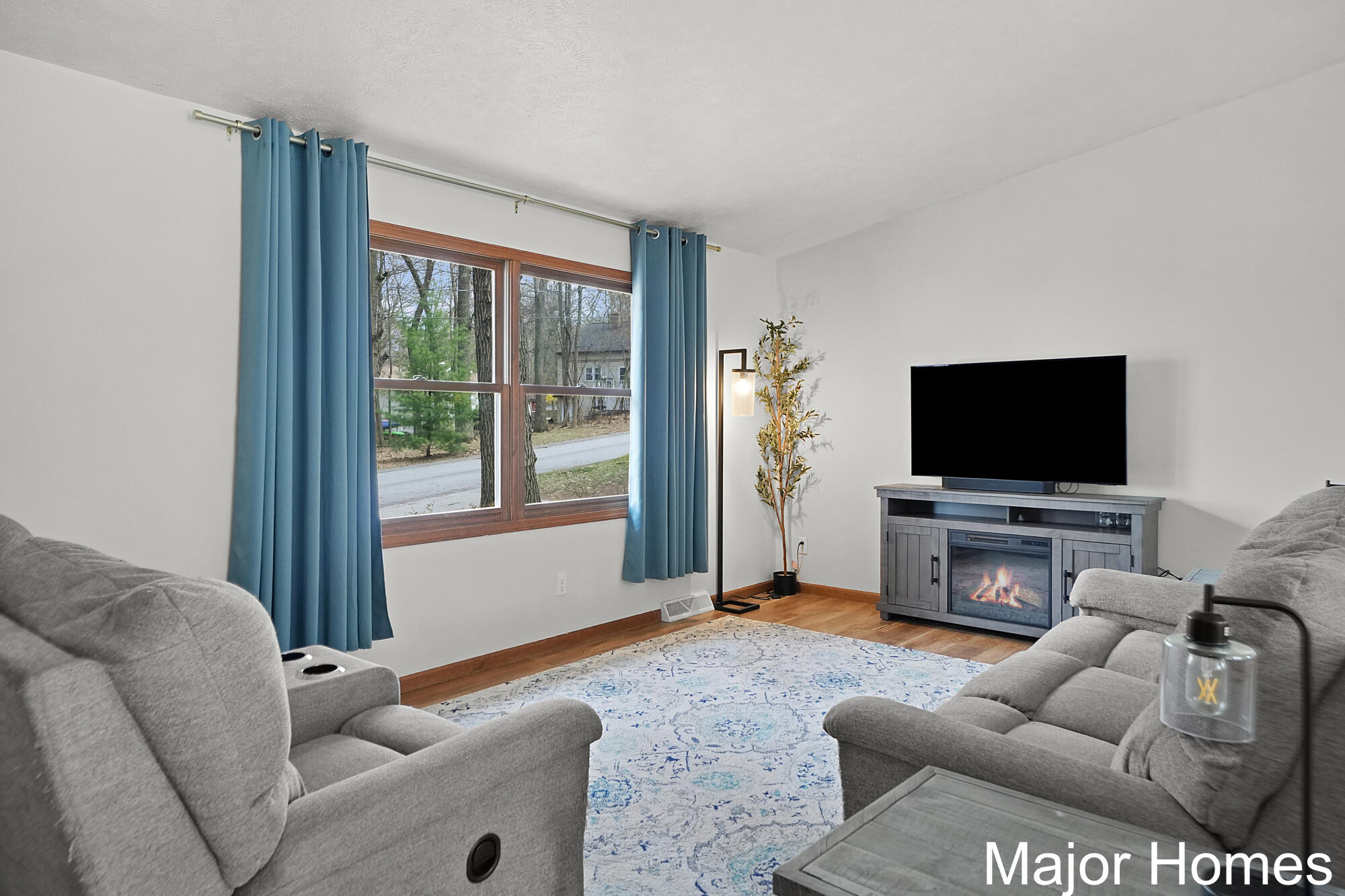 8445 Oakview Avenue NE Rockford MI 49341