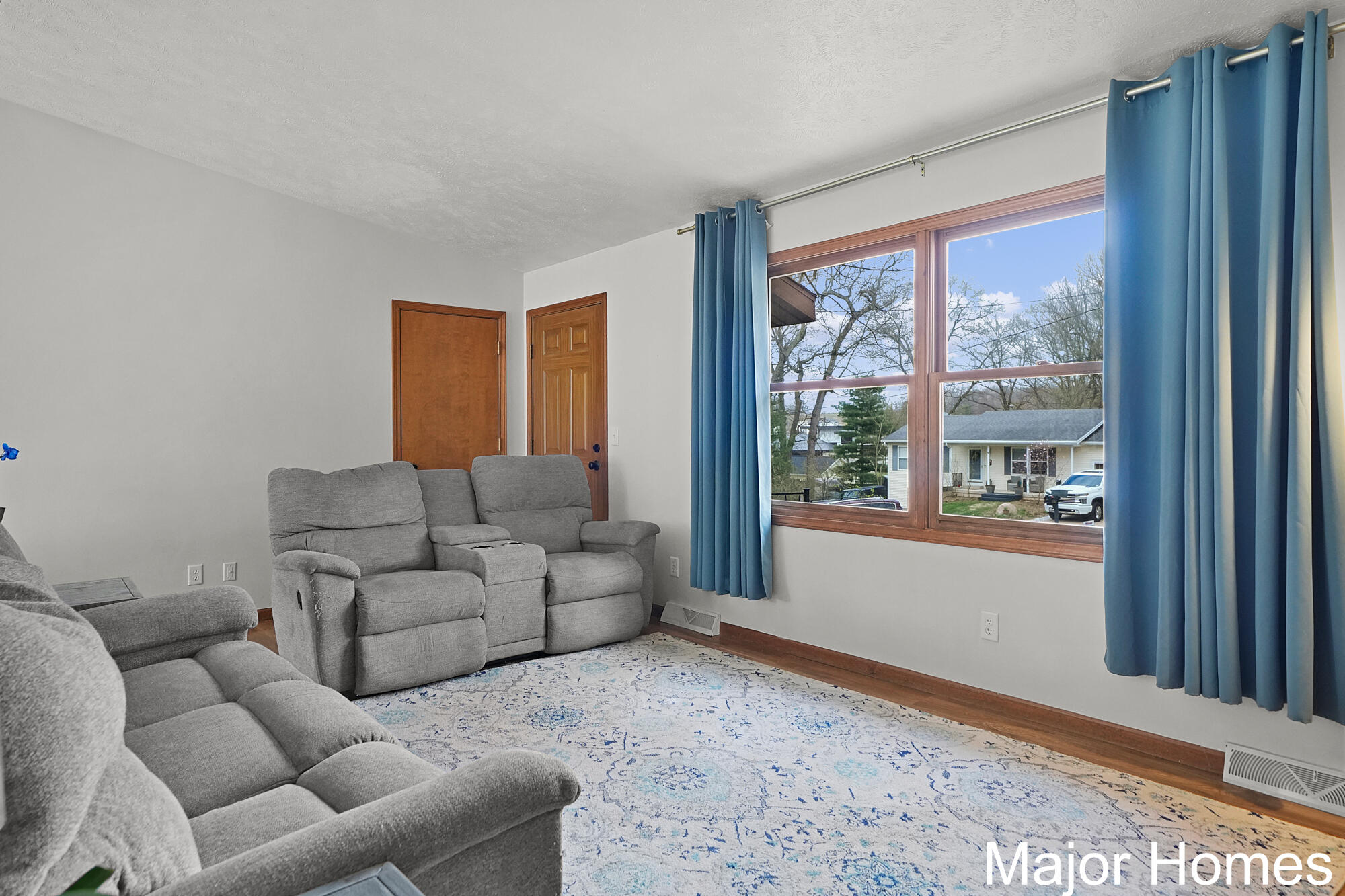 8445 Oakview Avenue NE Rockford MI 49341