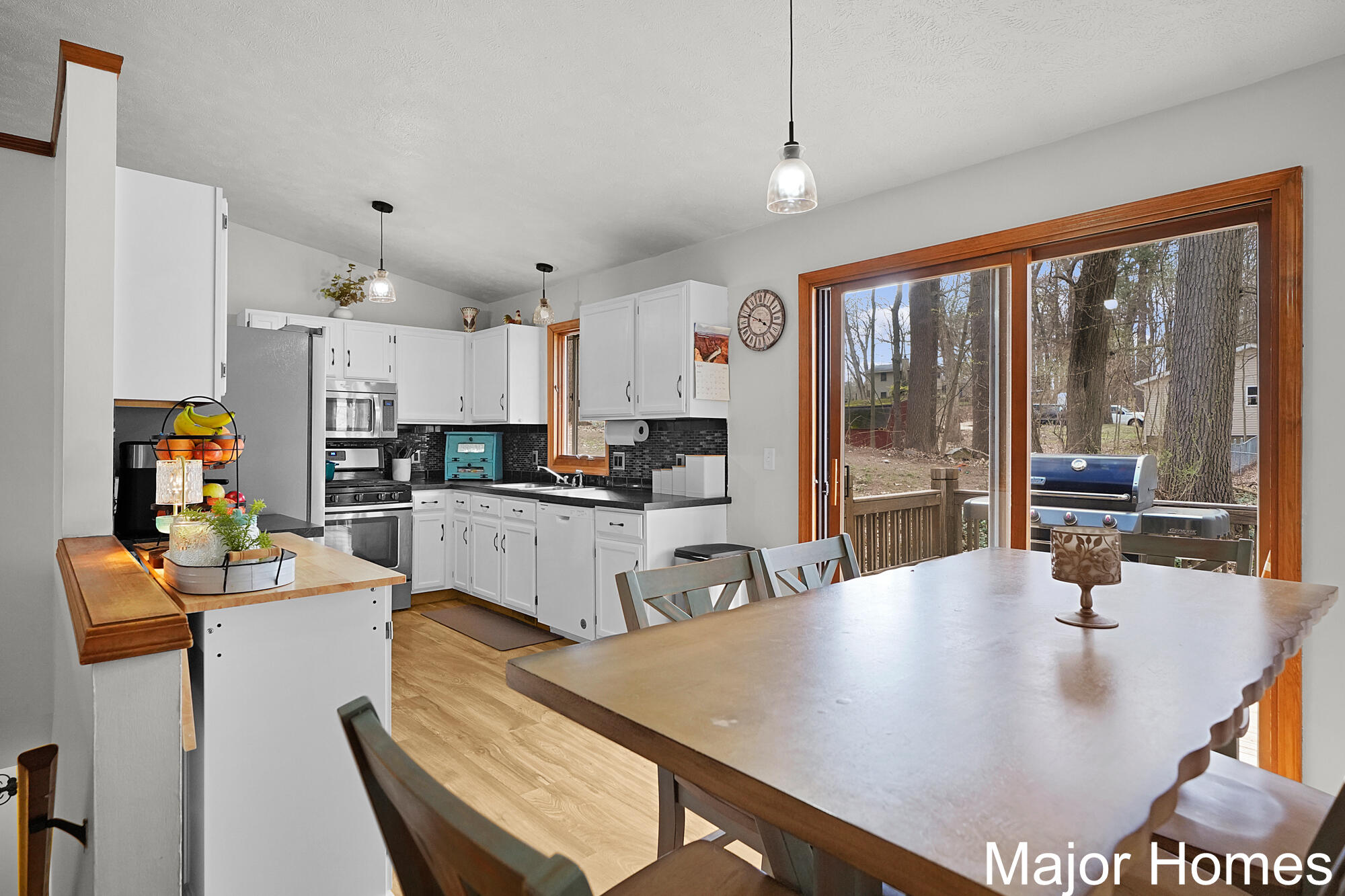 8445 Oakview Avenue NE Rockford MI 49341