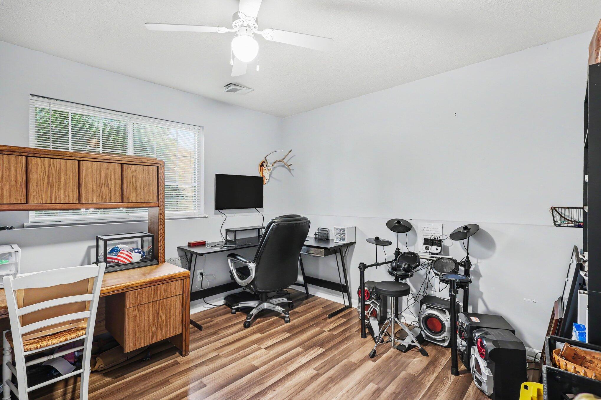 1270 Holiday Street Muskegon MI 49442