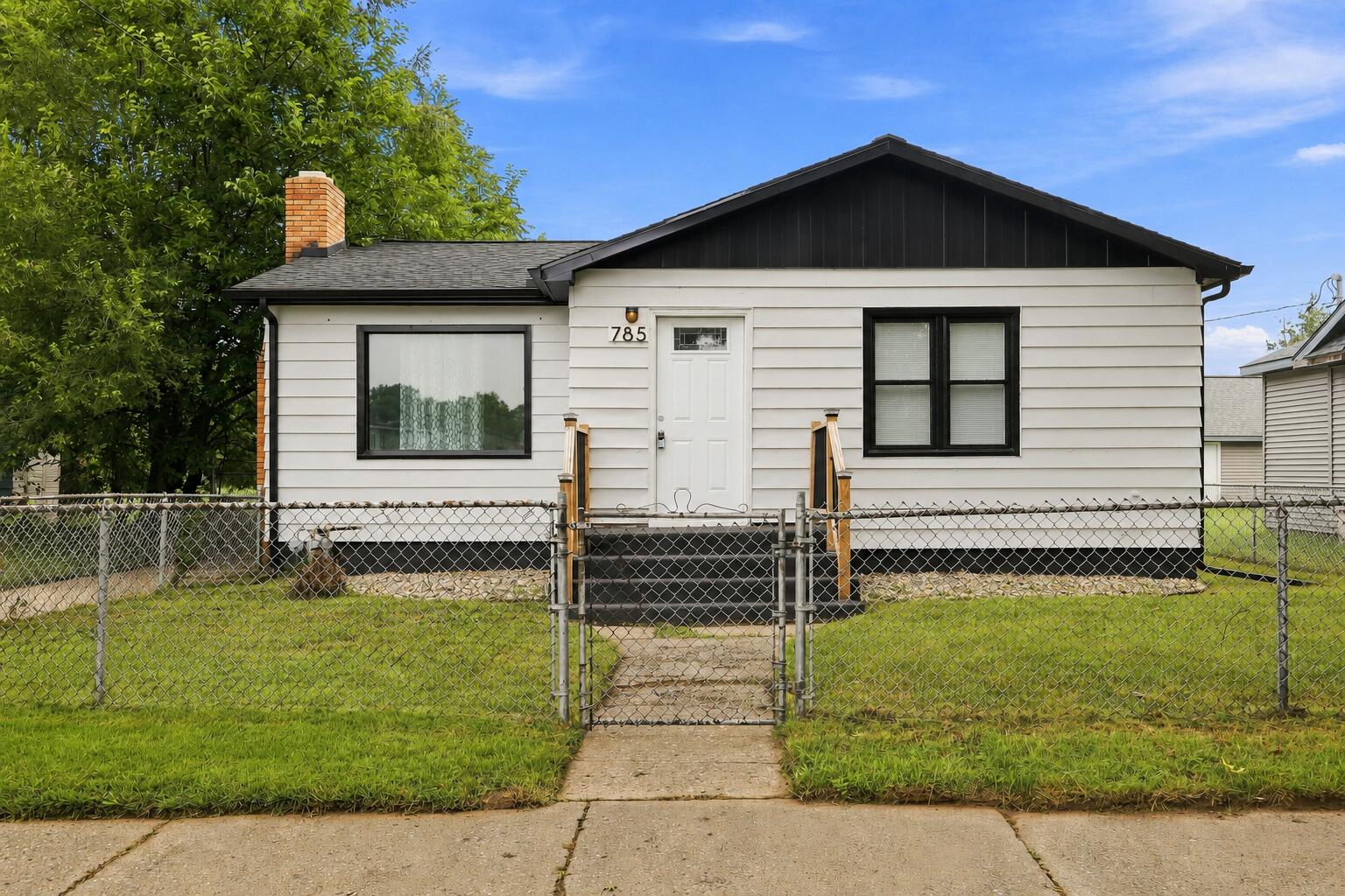 785 Mcguigan Avenue Benton Harbor MI 49022