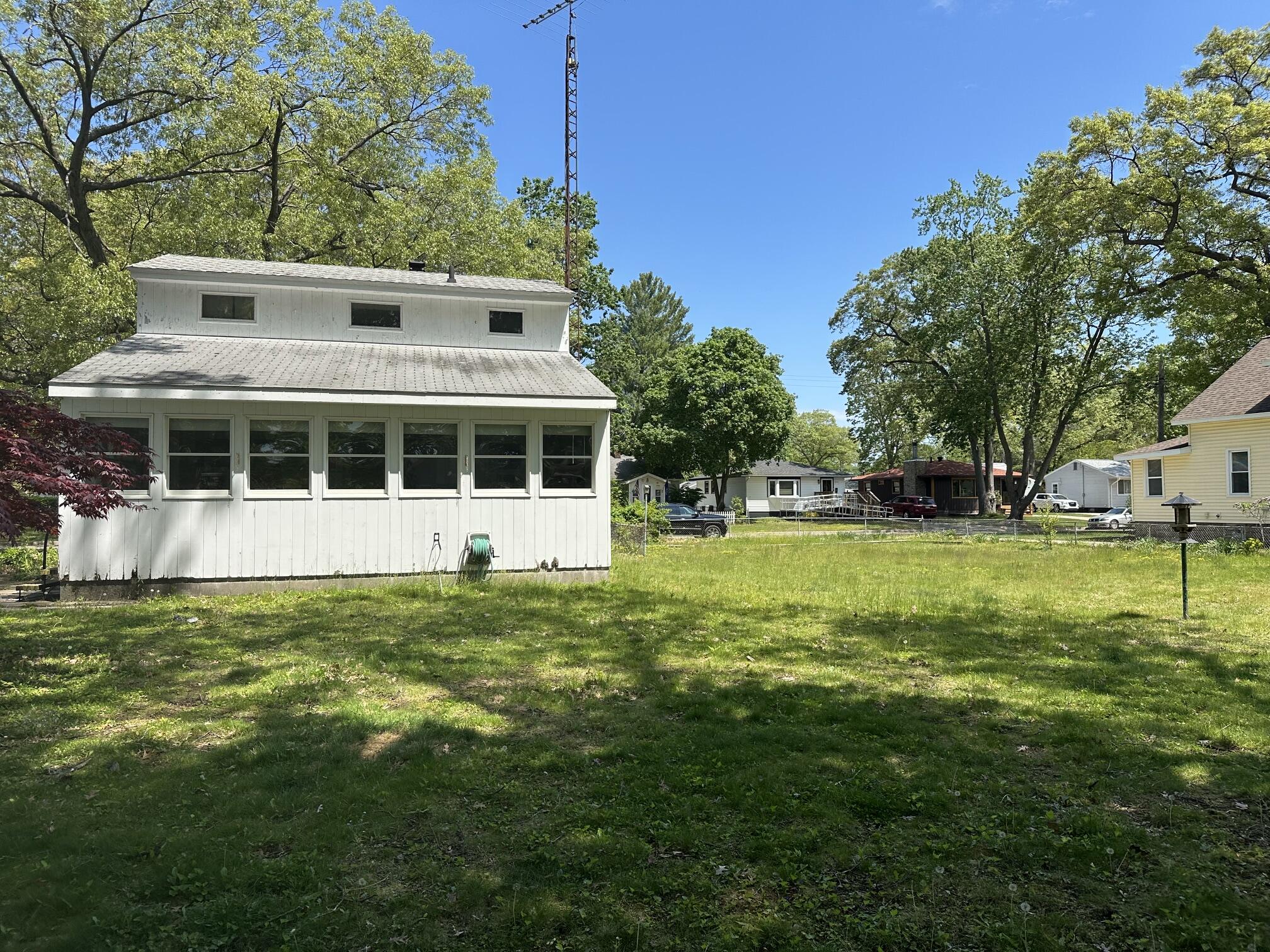 2503 Philo Muskegon MI 49441
