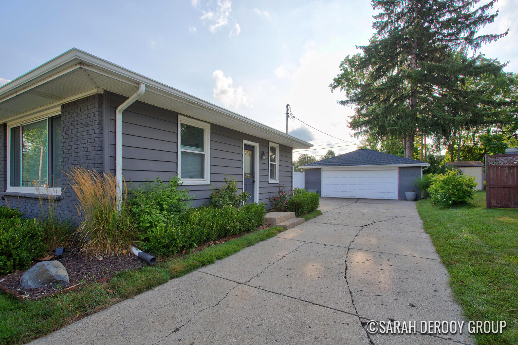 1936 Carlton Avenue NE Grand Rapids MI 49505