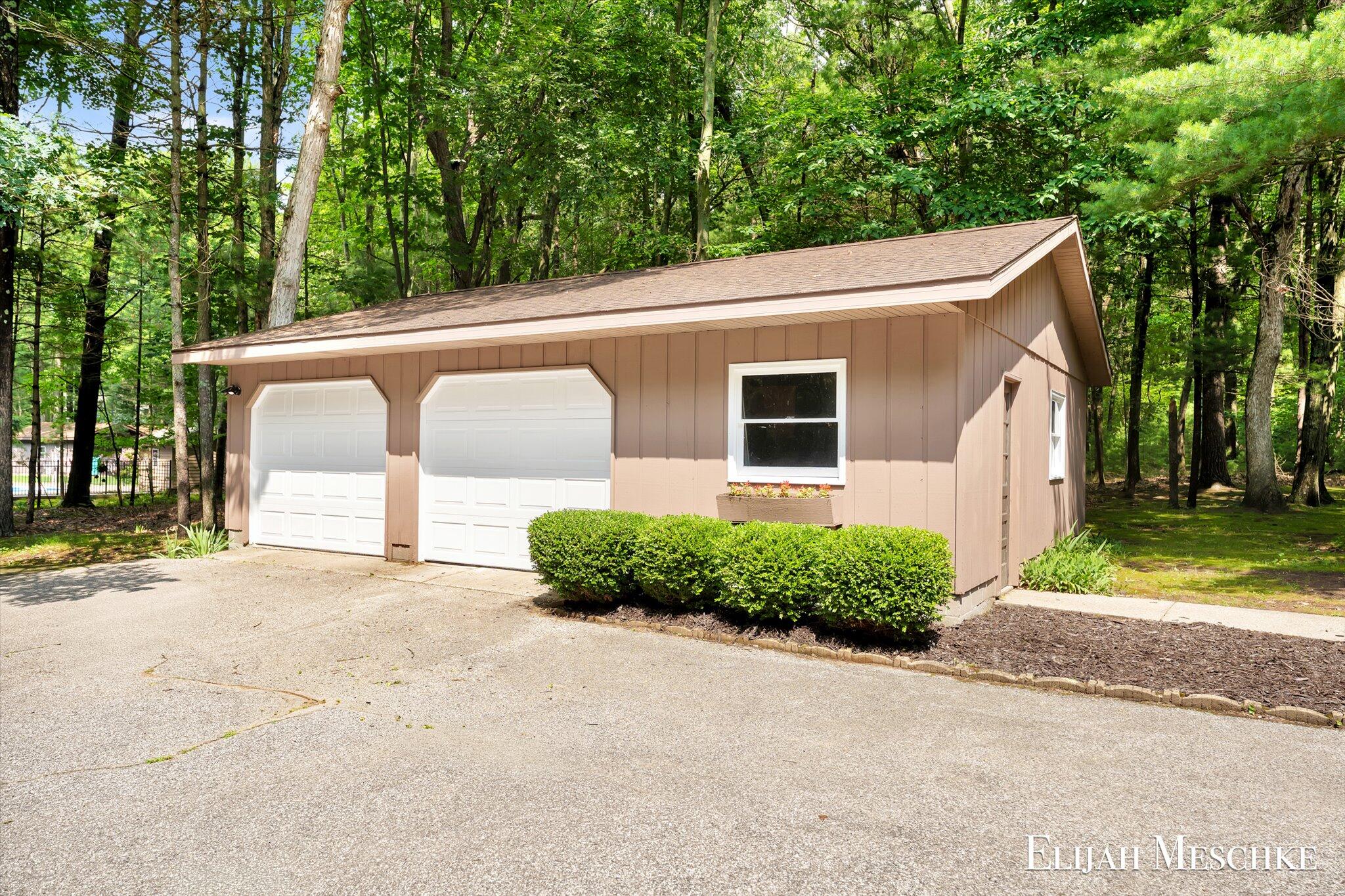 1160 Scenic Drive Muskegon MI 49445