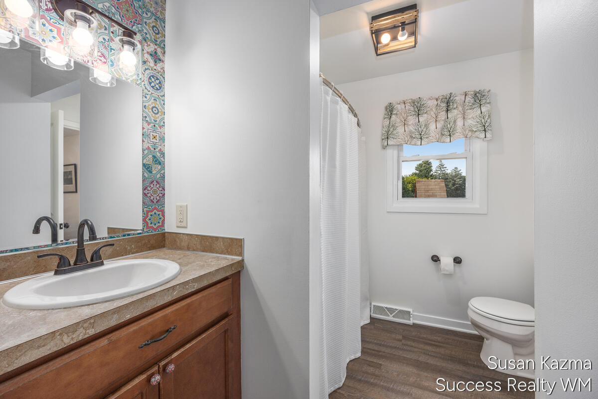 1313 SE Brookridge SE Grand Rapids MI 49508