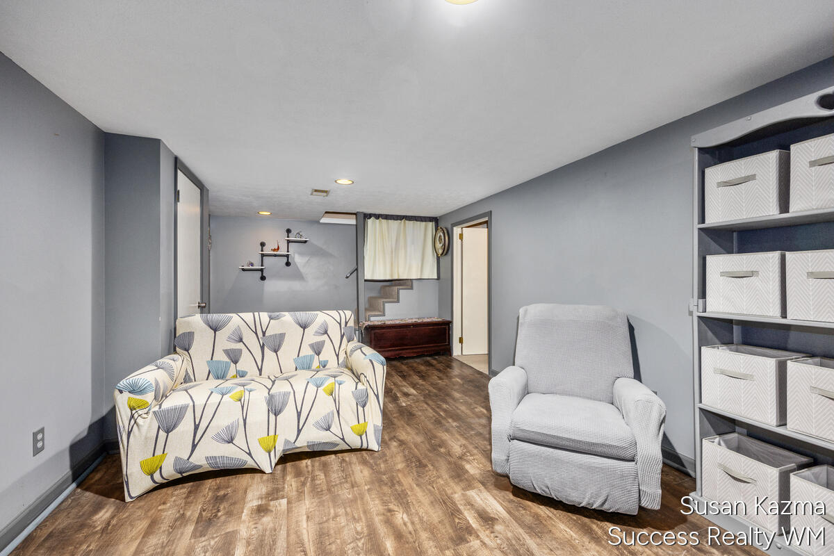 1313 SE Brookridge SE Grand Rapids MI 49508